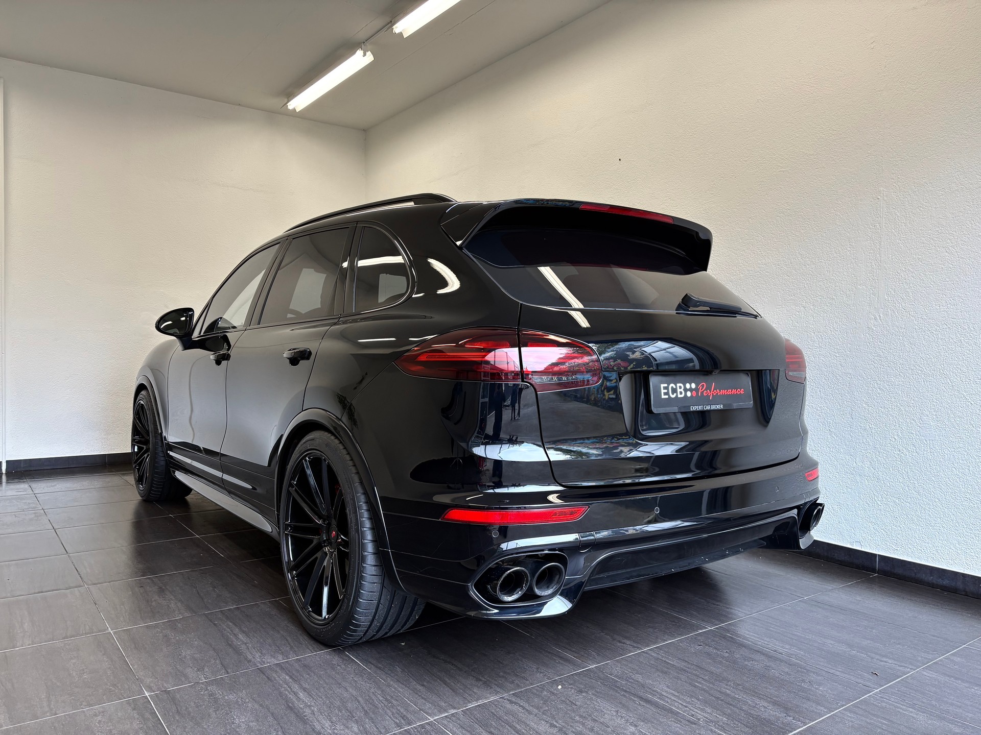 PORSCHE Cayenne GTS "ALL BLACK" - 9
