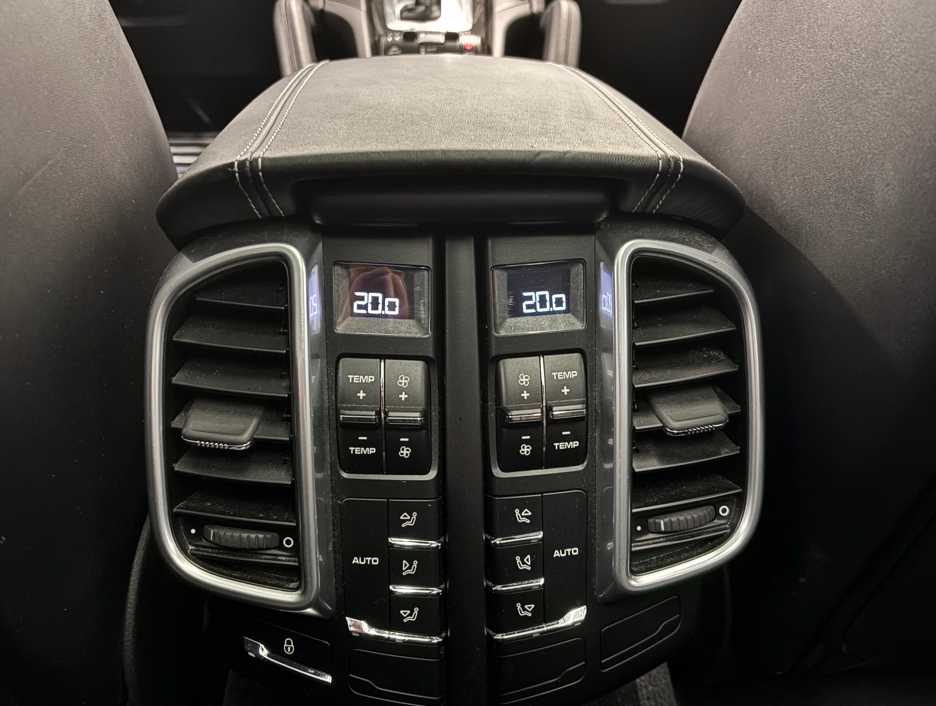 PORSCHE Cayenne GTS "ALL BLACK" - 20