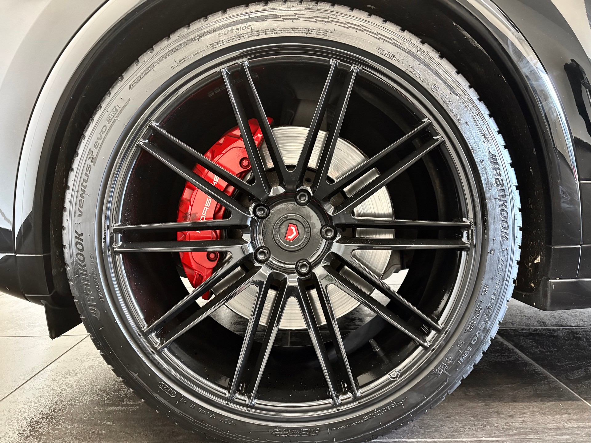 PORSCHE Cayenne GTS "ALL BLACK" - 14