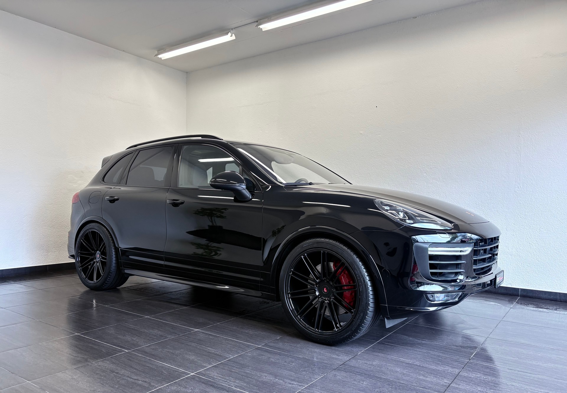 PORSCHE Cayenne GTS "ALL BLACK"