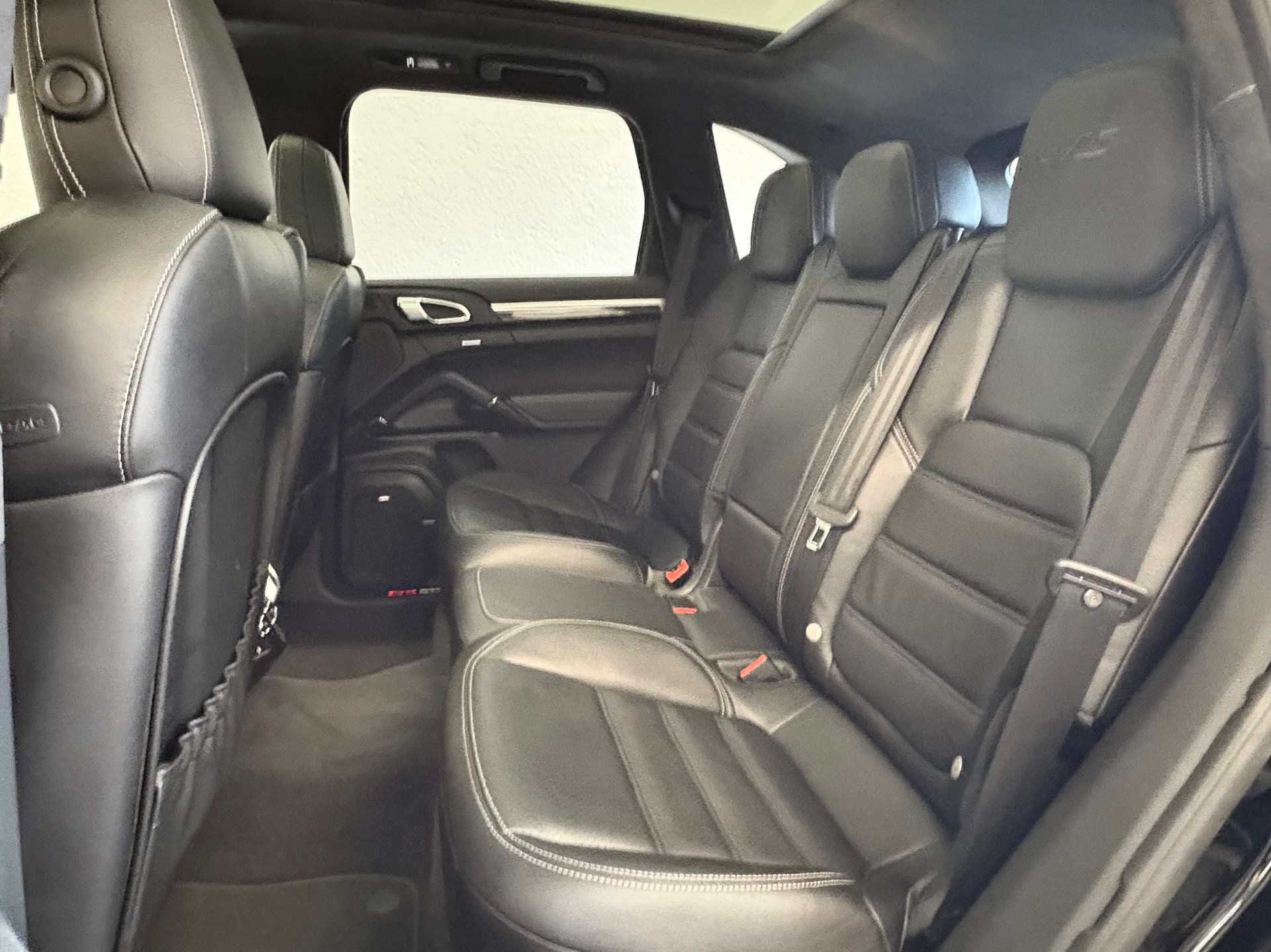 PORSCHE Cayenne GTS "ALL BLACK" - 17