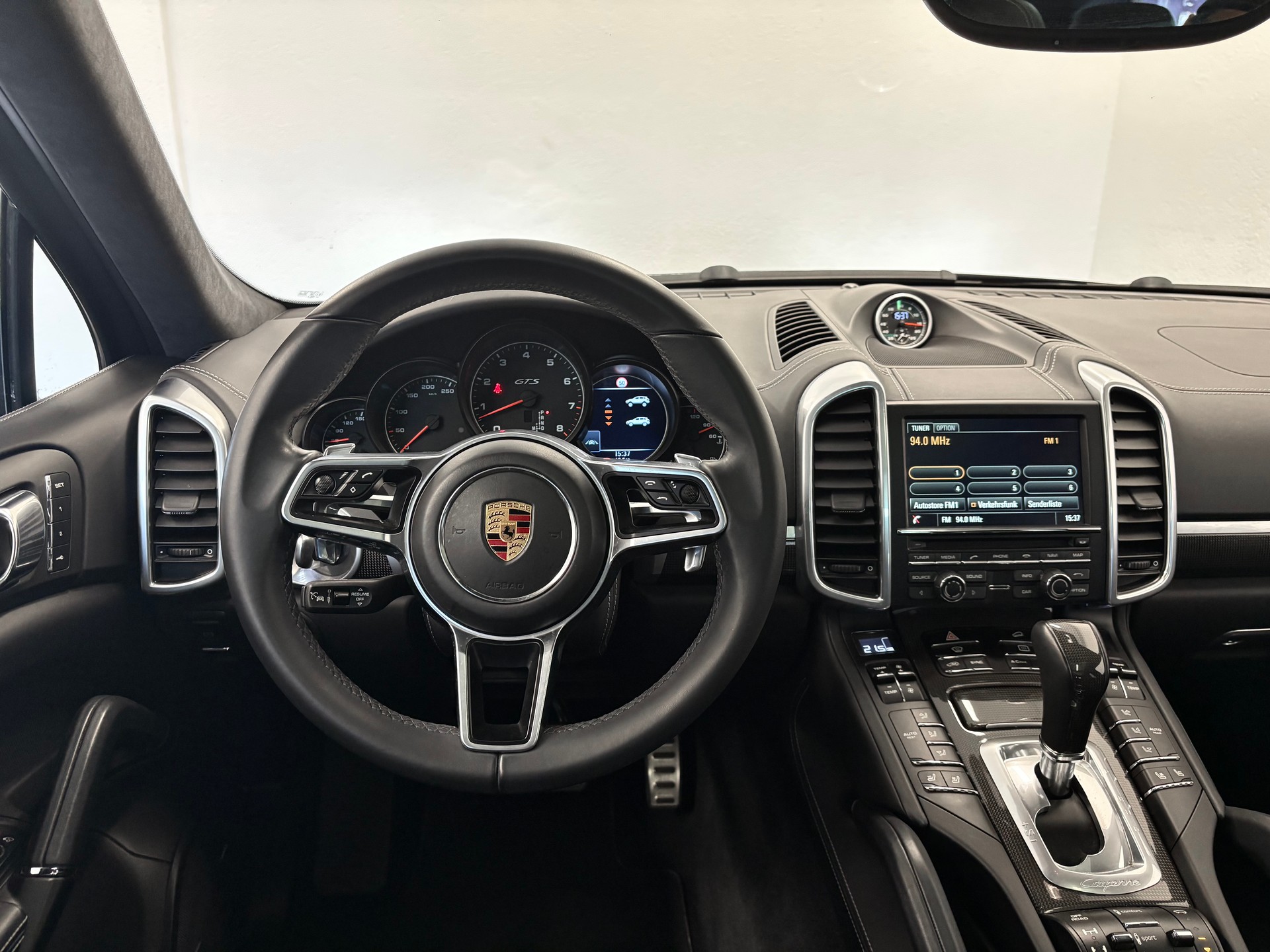 PORSCHE Cayenne GTS "ALL BLACK" - 18