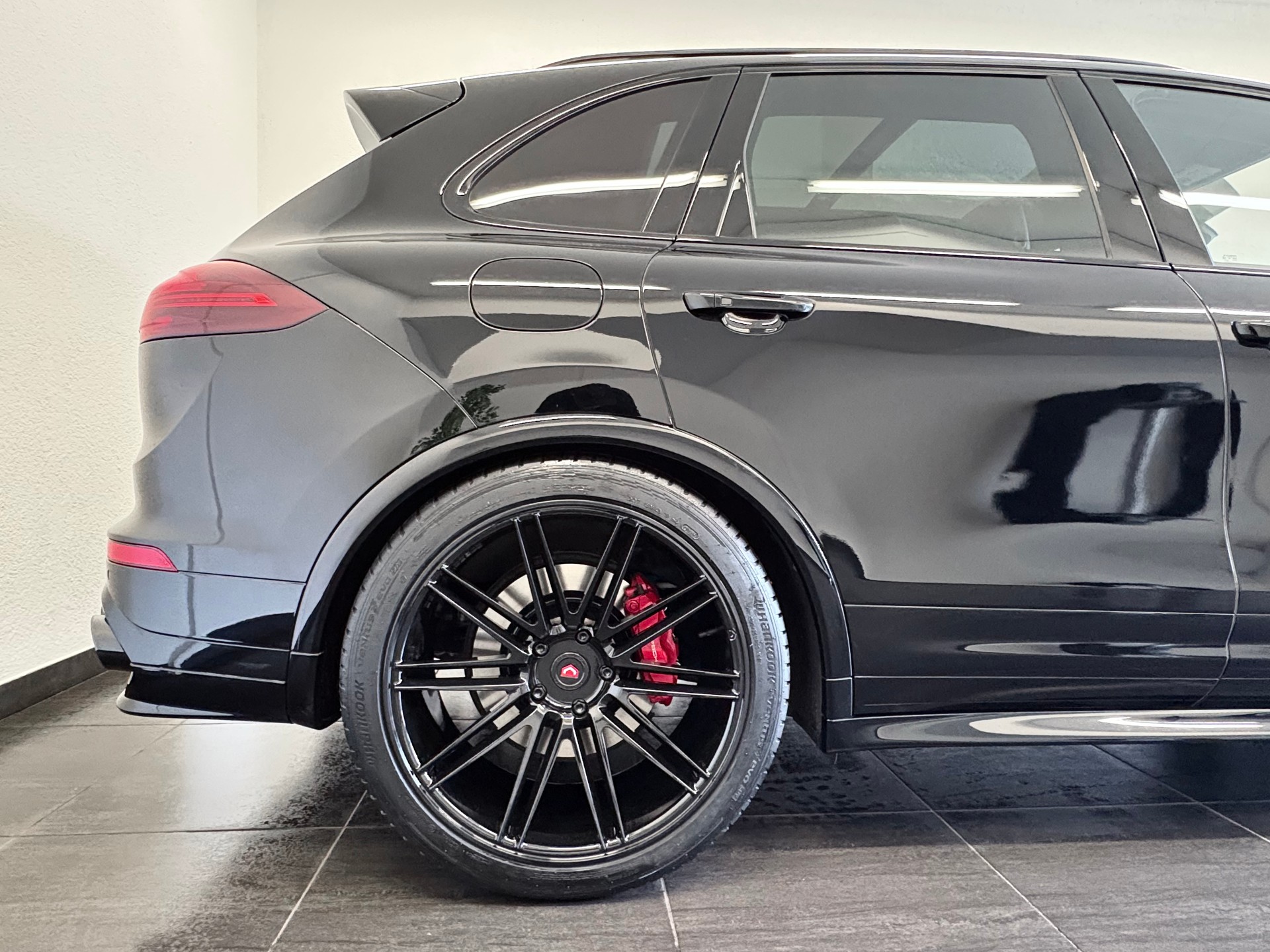 PORSCHE Cayenne GTS "ALL BLACK" - 5