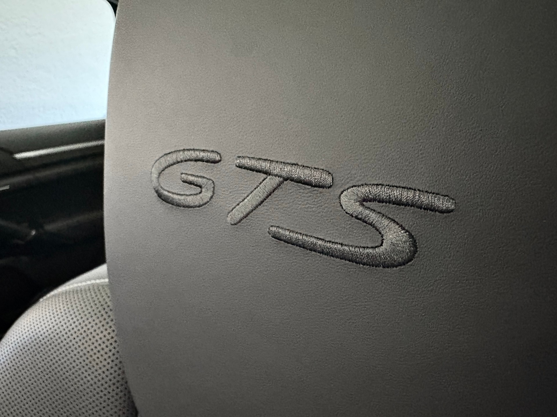 PORSCHE Cayenne GTS "ALL BLACK" - 25