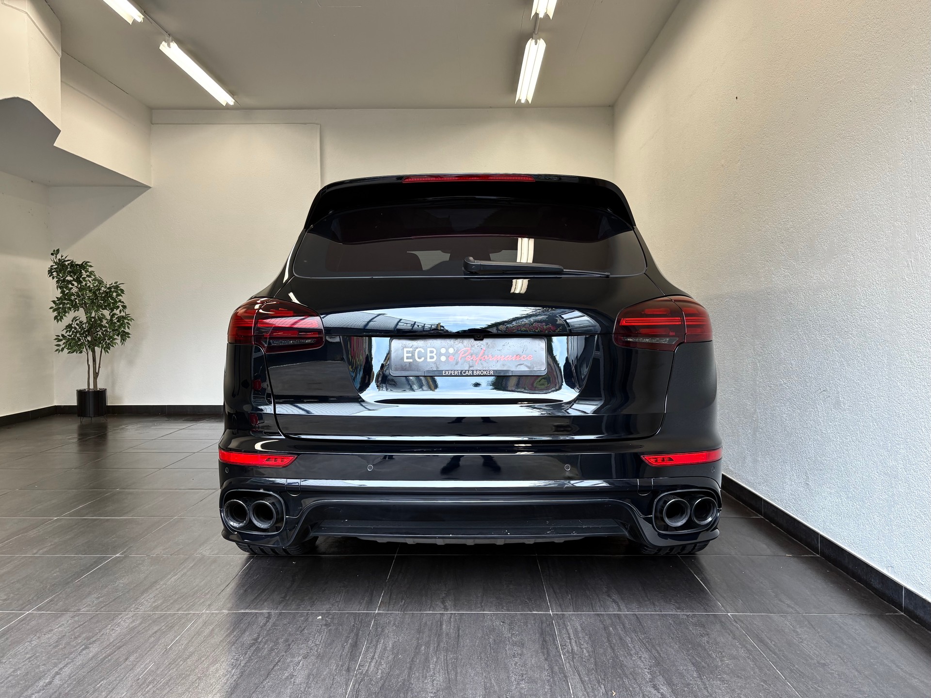 PORSCHE Cayenne GTS "ALL BLACK" - 10