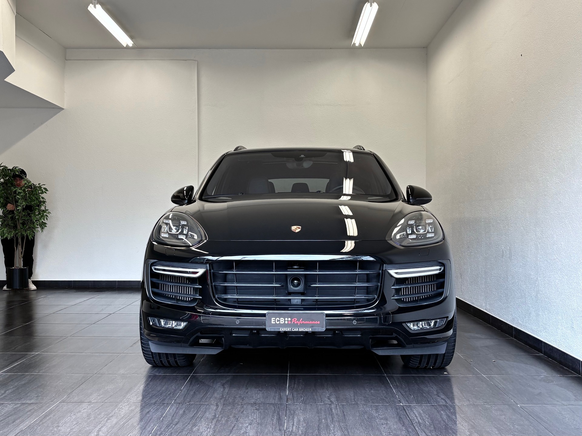 PORSCHE Cayenne GTS "ALL BLACK" - 3