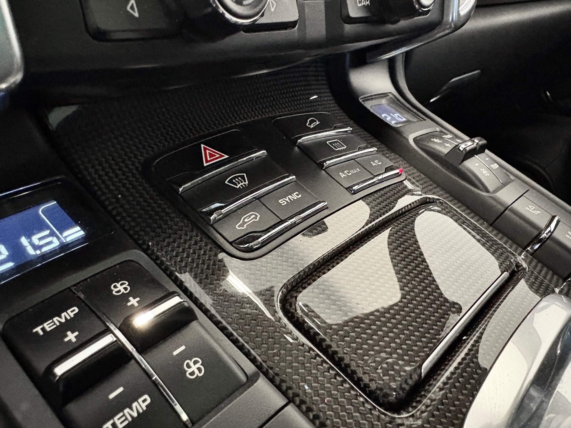 PORSCHE Cayenne GTS "ALL BLACK" - 24