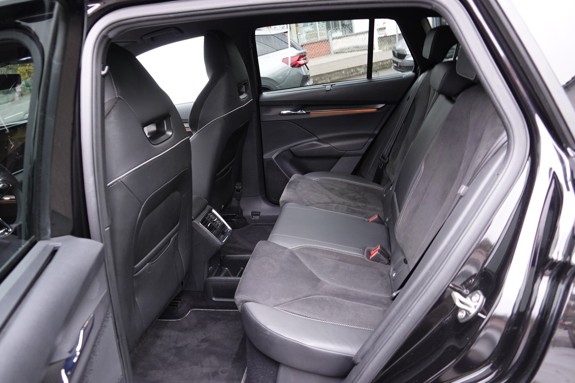 SKODA Enyaq 80 SportLine - 14