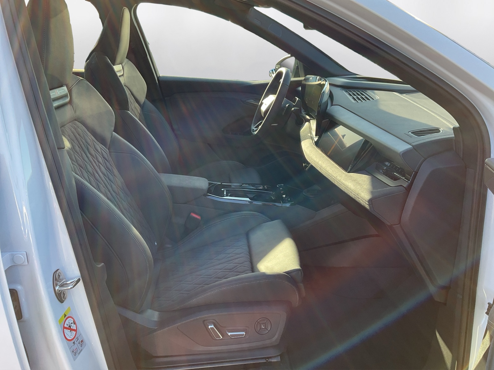 AUDI Q6 e-tron quattro - 14