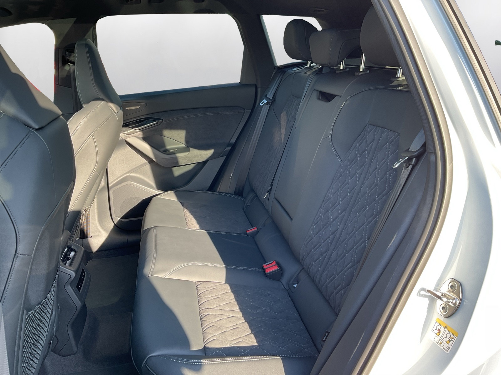 AUDI Q6 e-tron quattro - 11