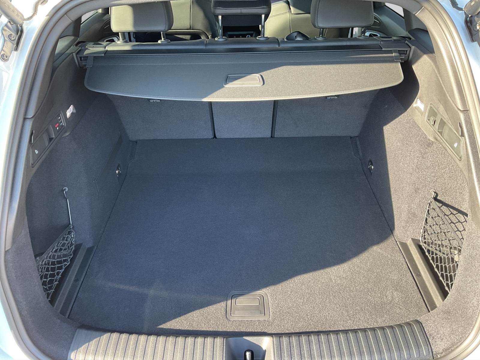 AUDI Q6 e-tron quattro - 12