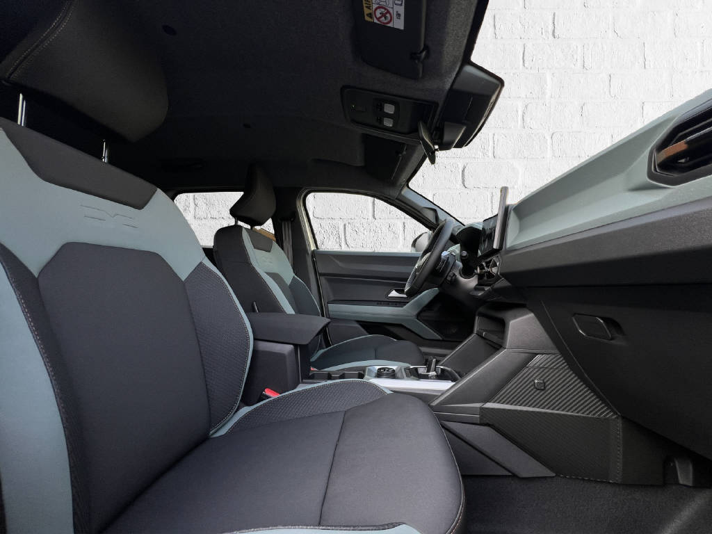 DACIA Duster 1.2 Hybrid Extreme 4WD - 11
