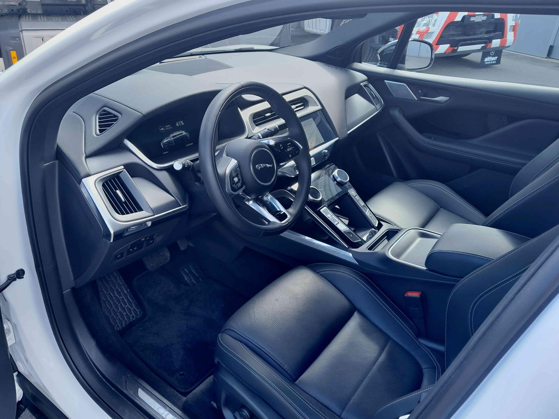 JAGUAR I-Pace EV400 R-Dynamic SE AWD - 9