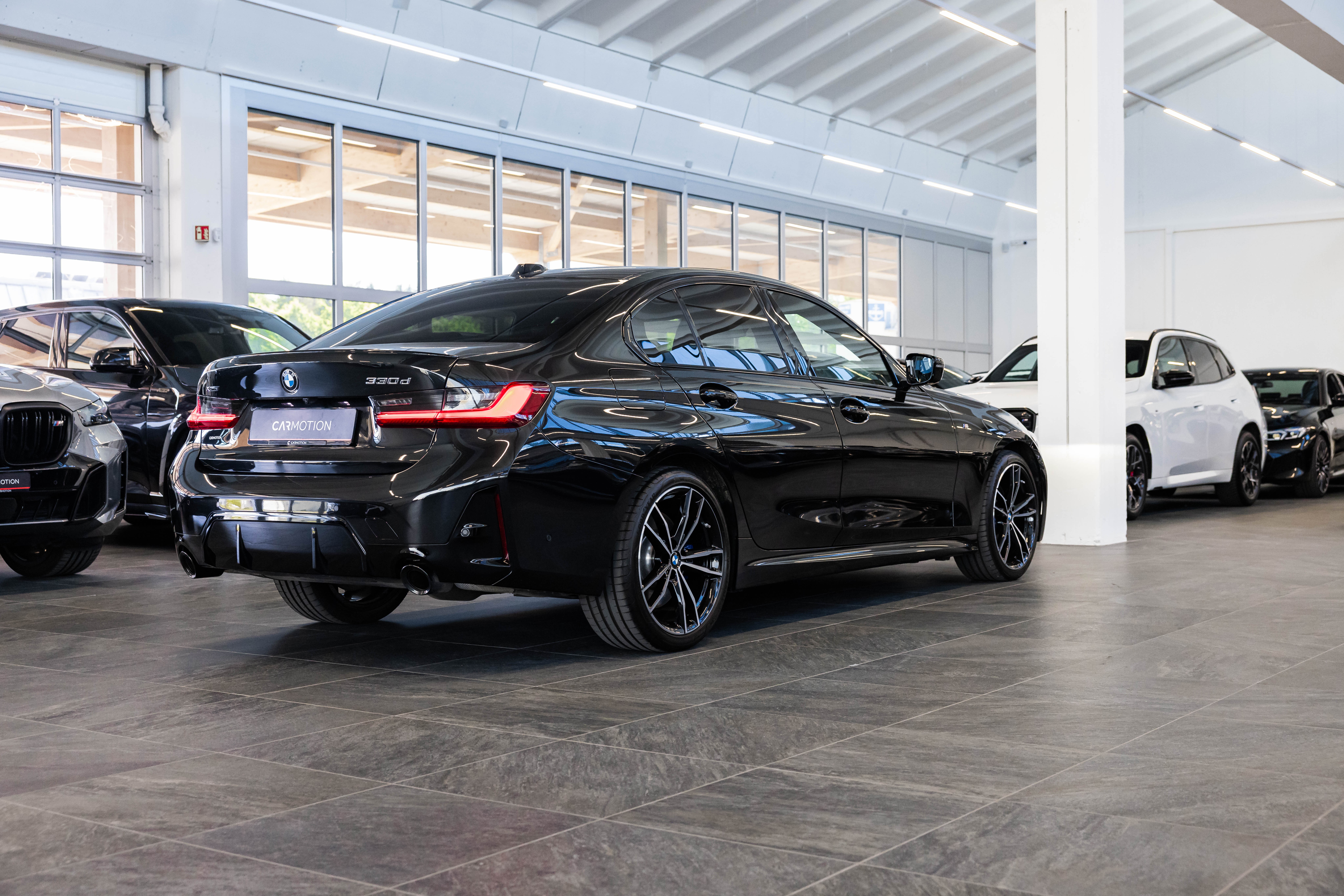 330d xDrive SAG M Sport Pro / Glasdach / Rückfahrkamera / Head-Up Display