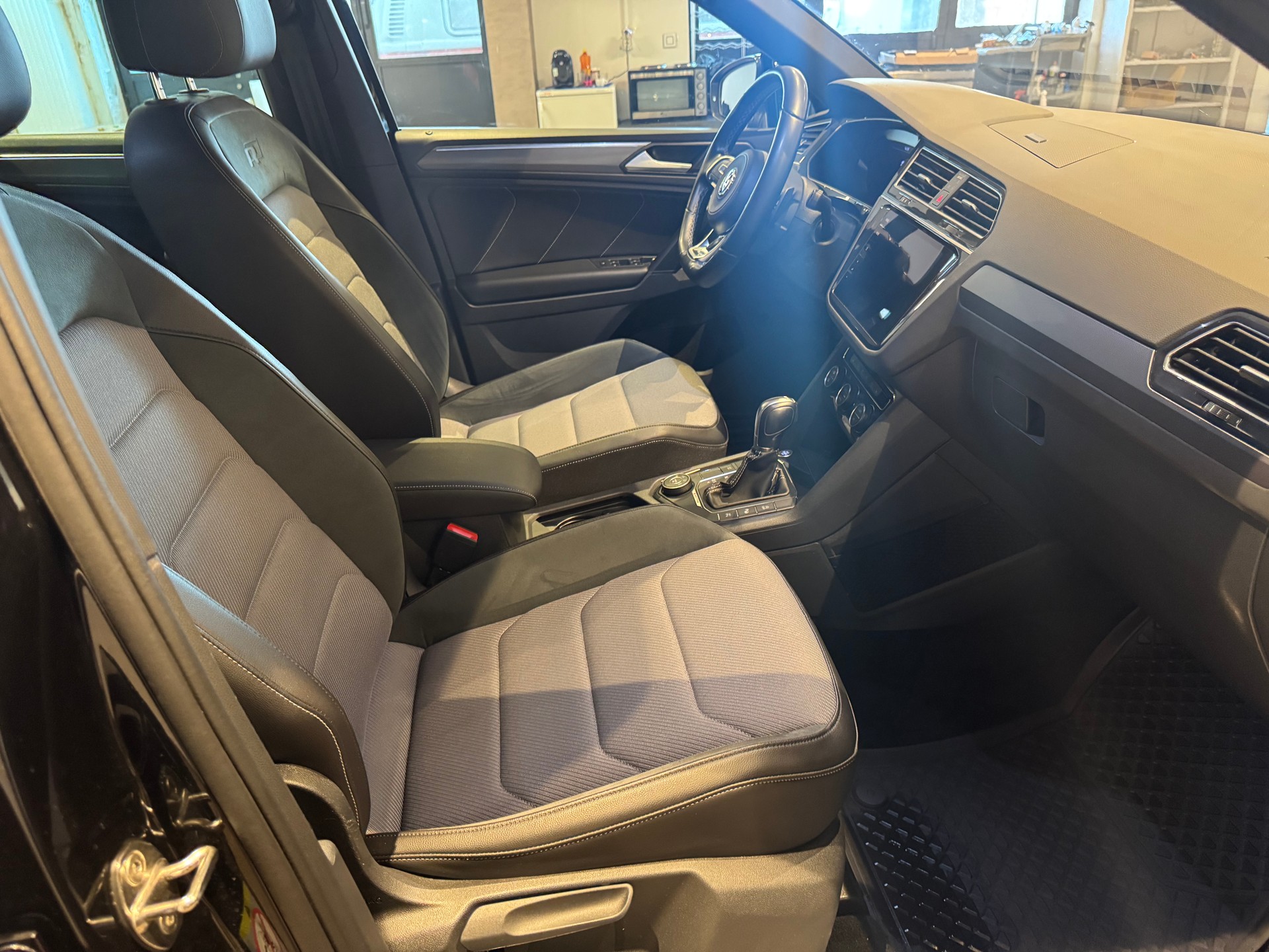 VW Tiguan 2.0 TDI SCR R-Line - 11