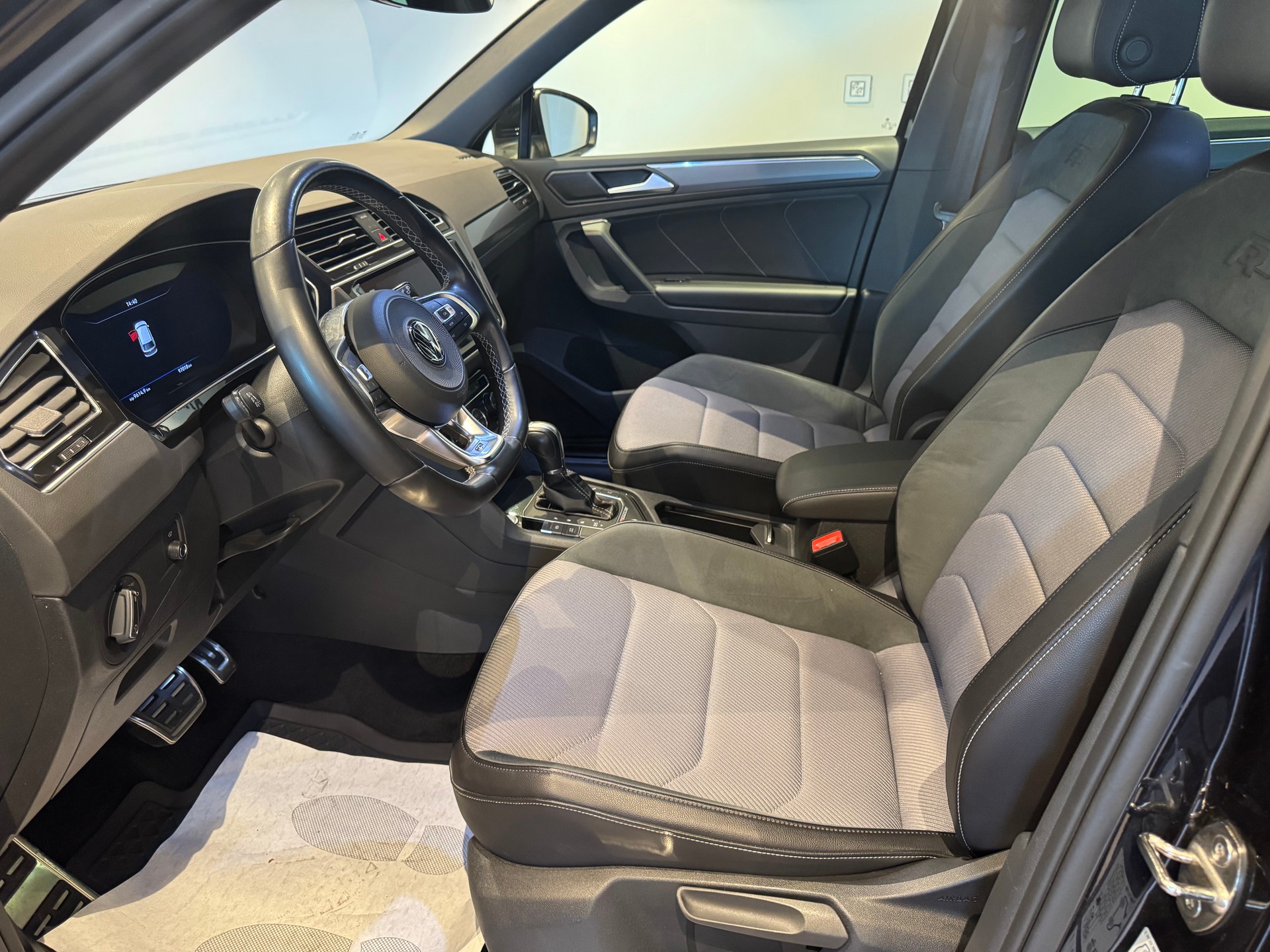 VW Tiguan 2.0 TDI SCR R-Line - 16