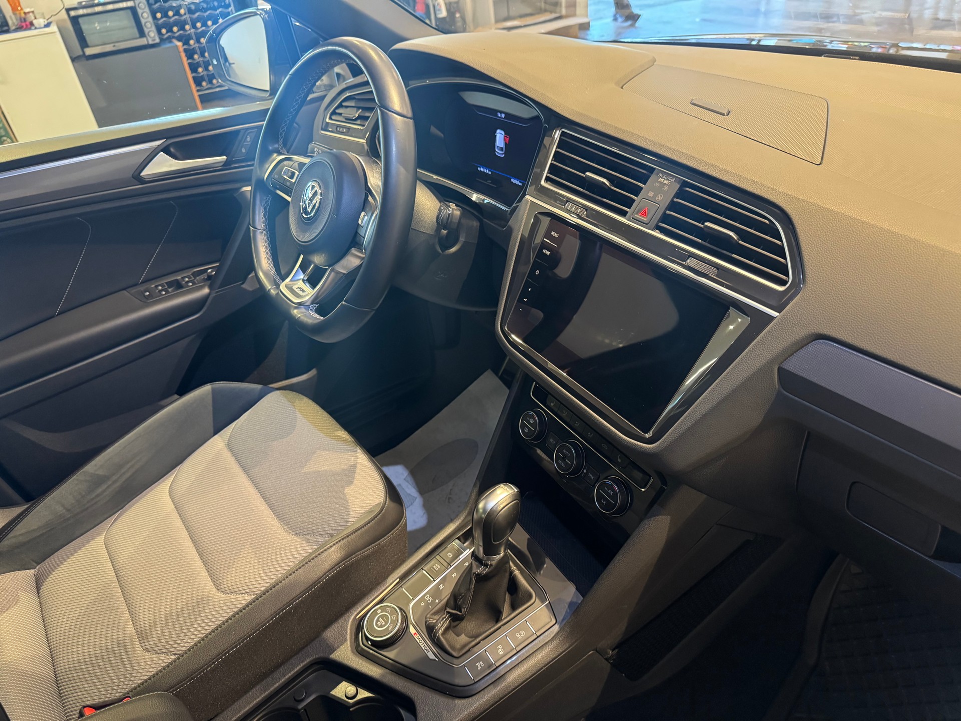 VW Tiguan 2.0 TDI SCR R-Line - 12