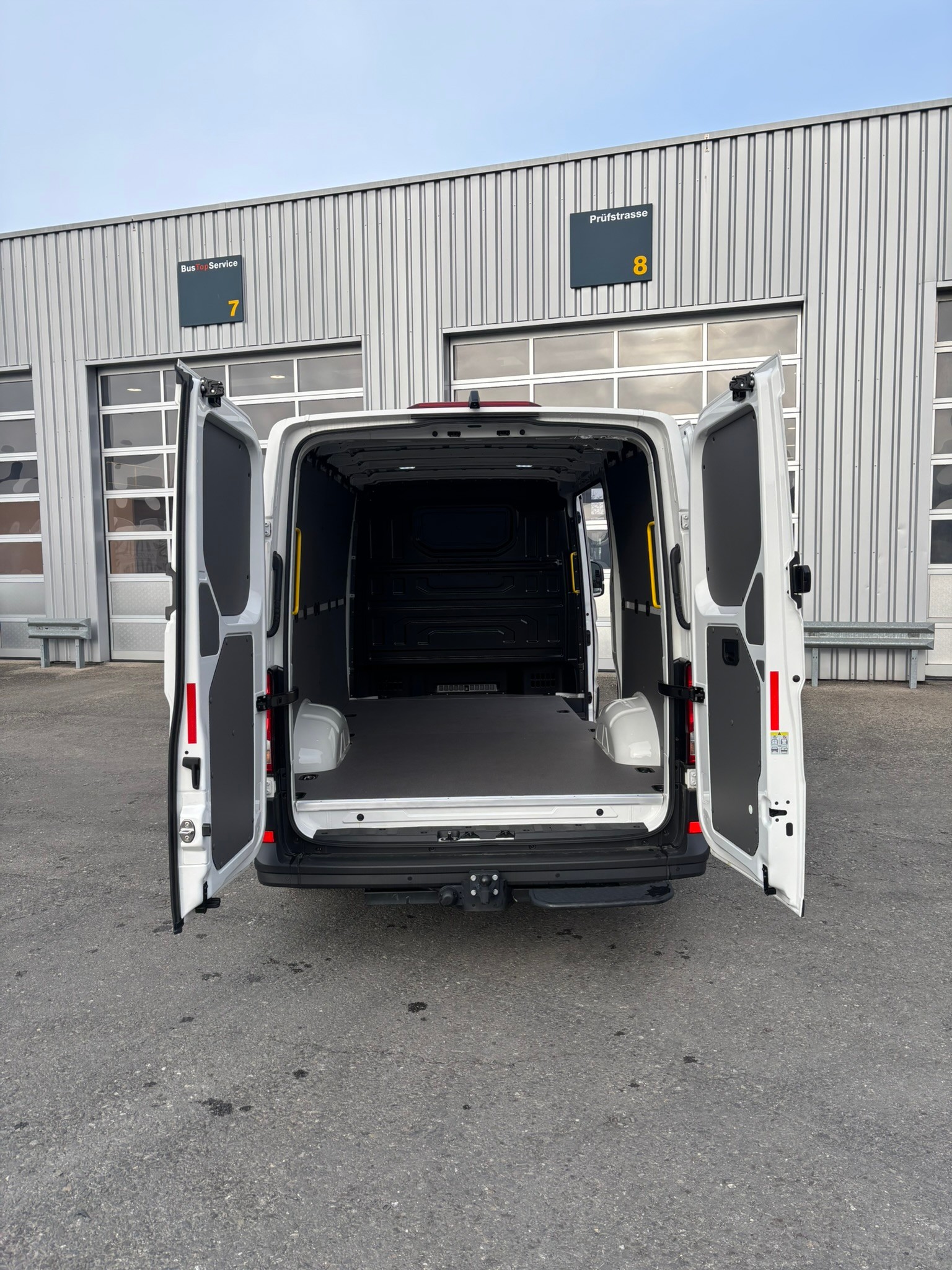 MAN TGE 3.180 Standard 4x4 A - 8