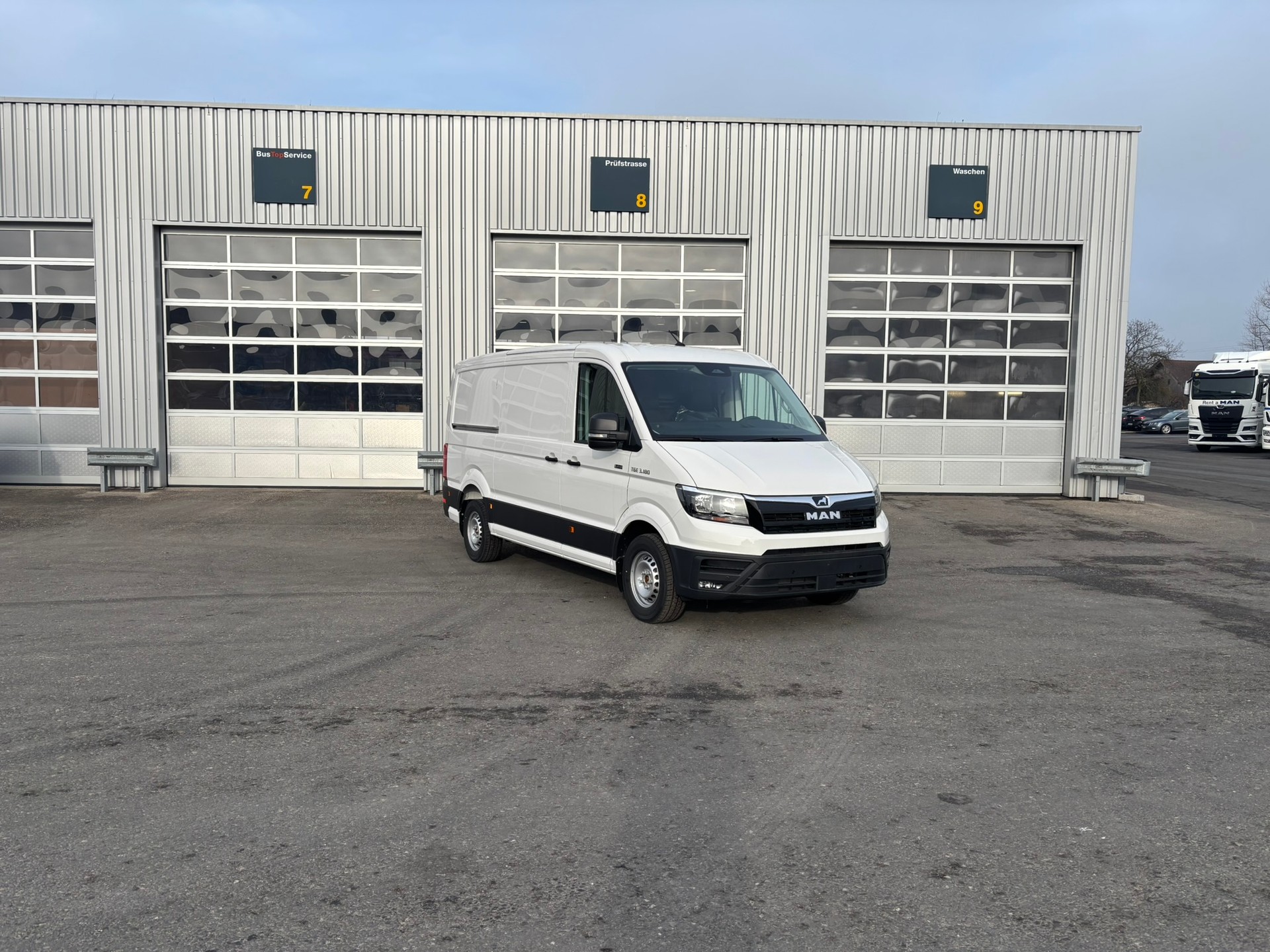 MAN TGE 3.180 Standard 4x4 A - 2