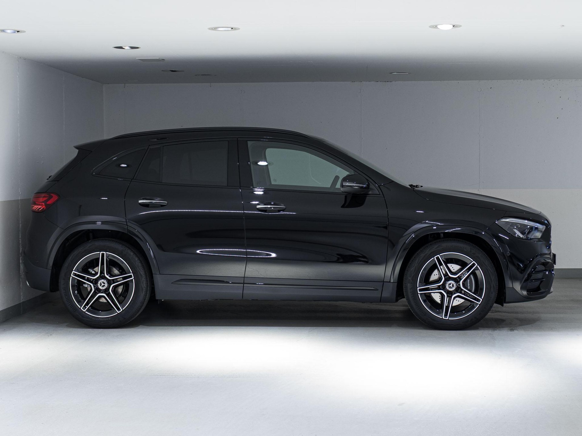 MERCEDES-BENZ GLA 200 "Night Star" - 2