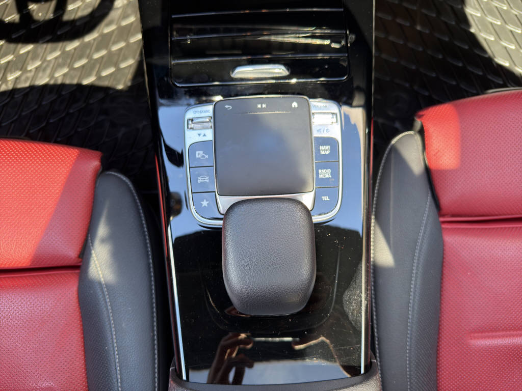 MERCEDES-BENZ A 250 AMG Line 4m - 12