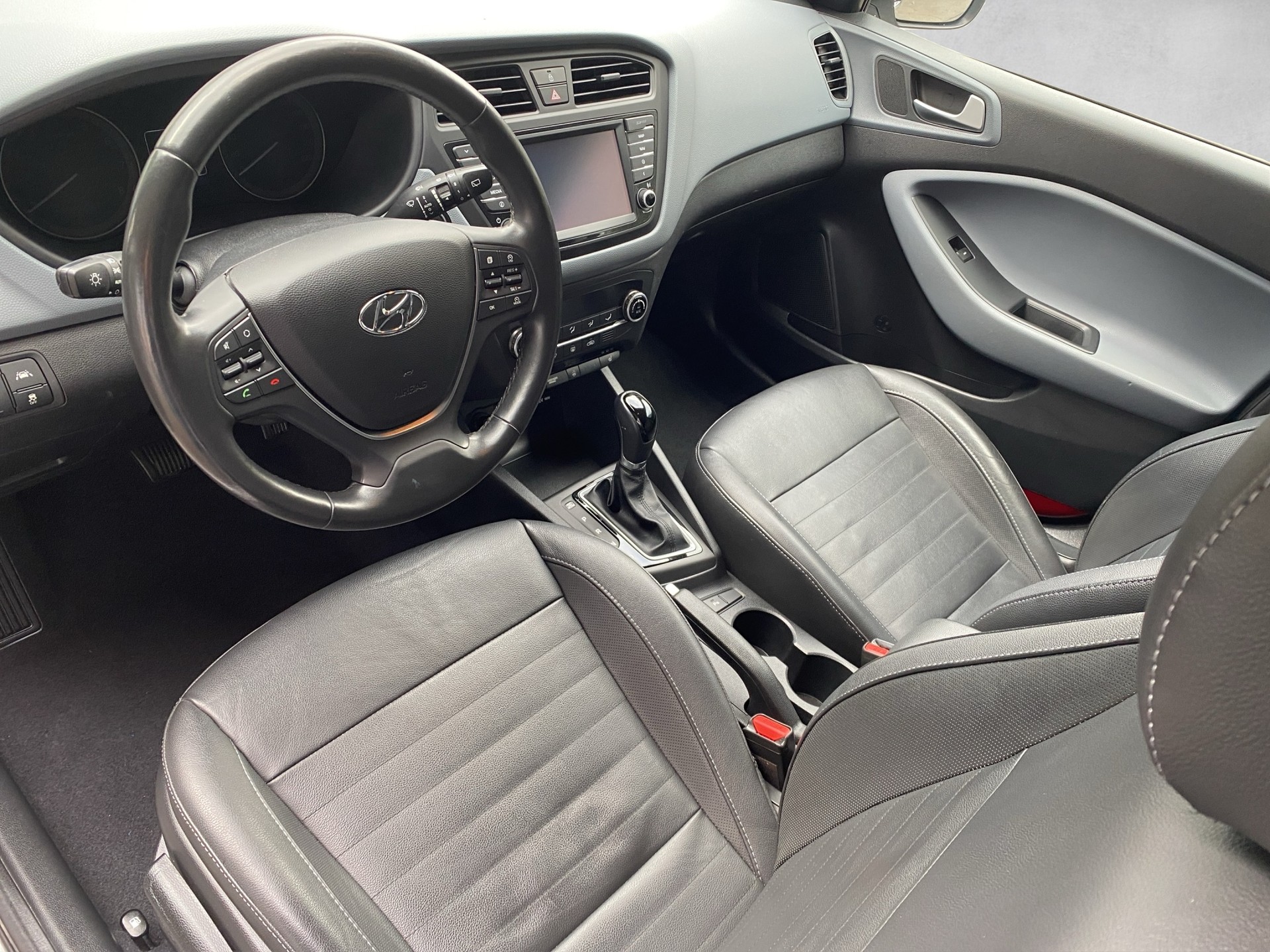 HYUNDAI i20 1.4 Vertex Automatic - 9