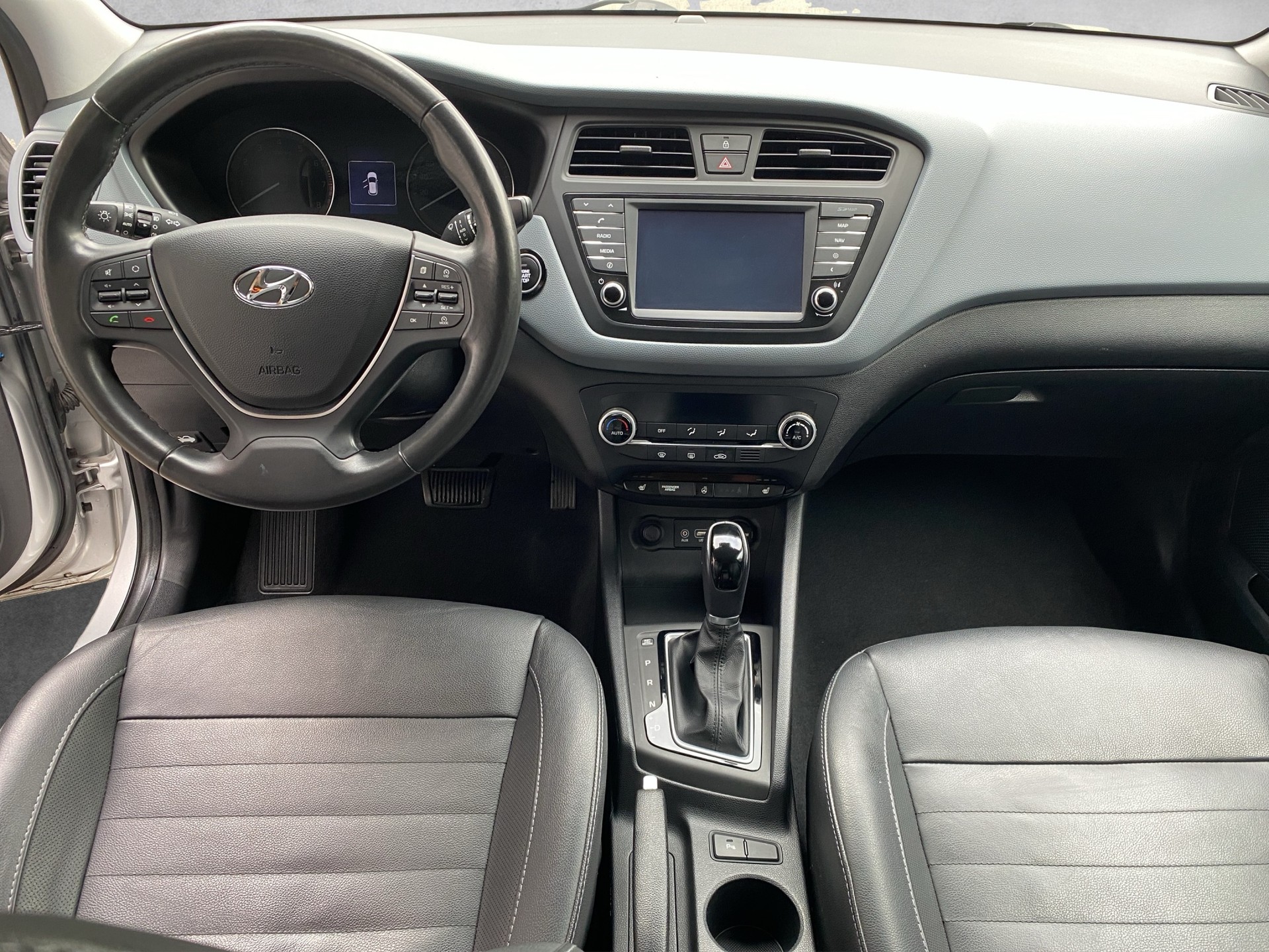 HYUNDAI i20 1.4 Vertex Automatic - 11
