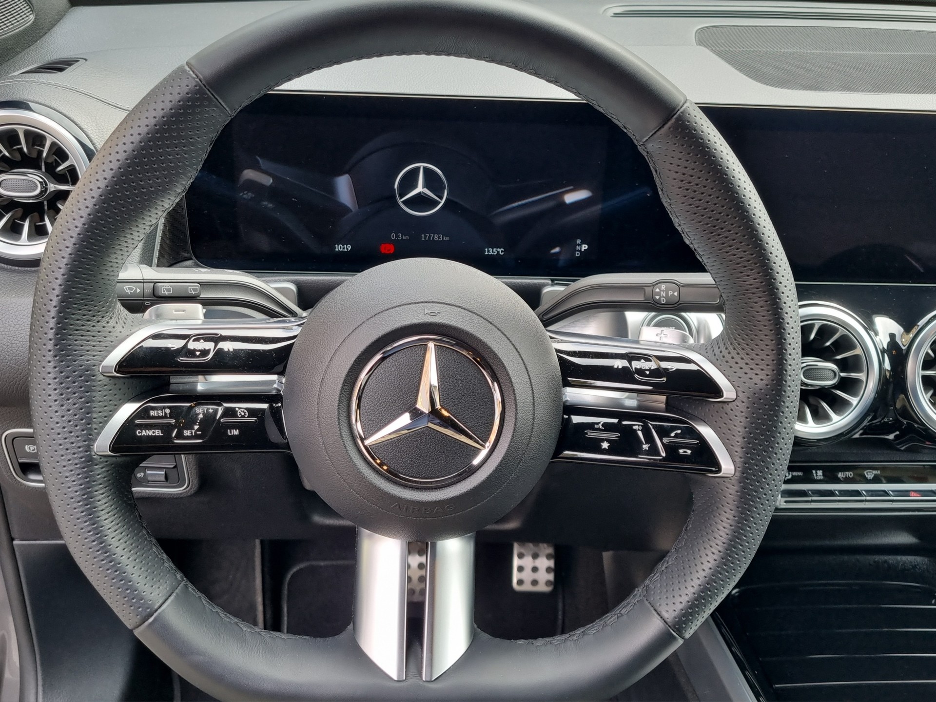 MERCEDES-BENZ GLB 220 d AMG Line 4matic - 13