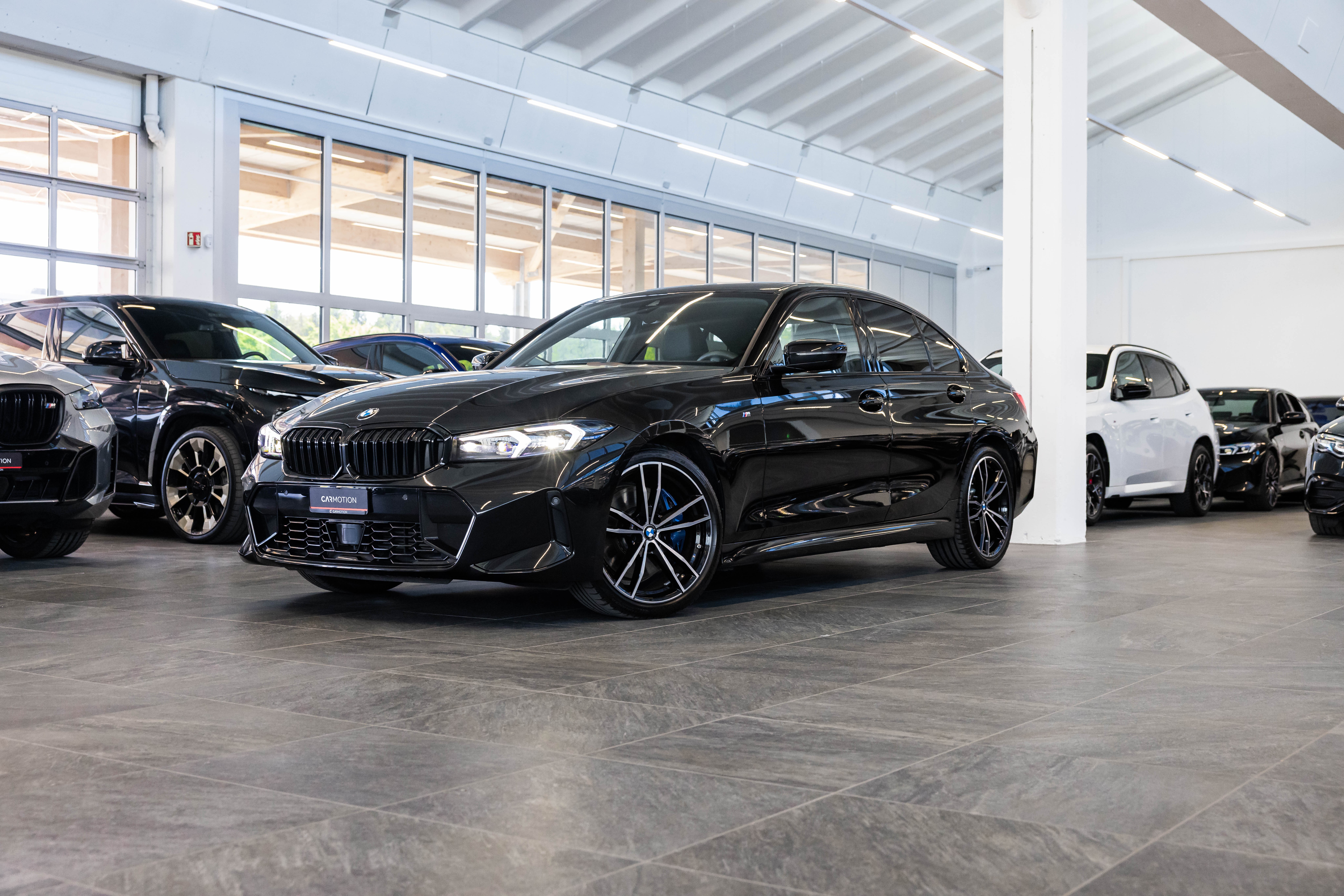 330d xDrive SAG / M Sport Pro / Glasdach / Rückfahrkamera / Head-Up Dispplay