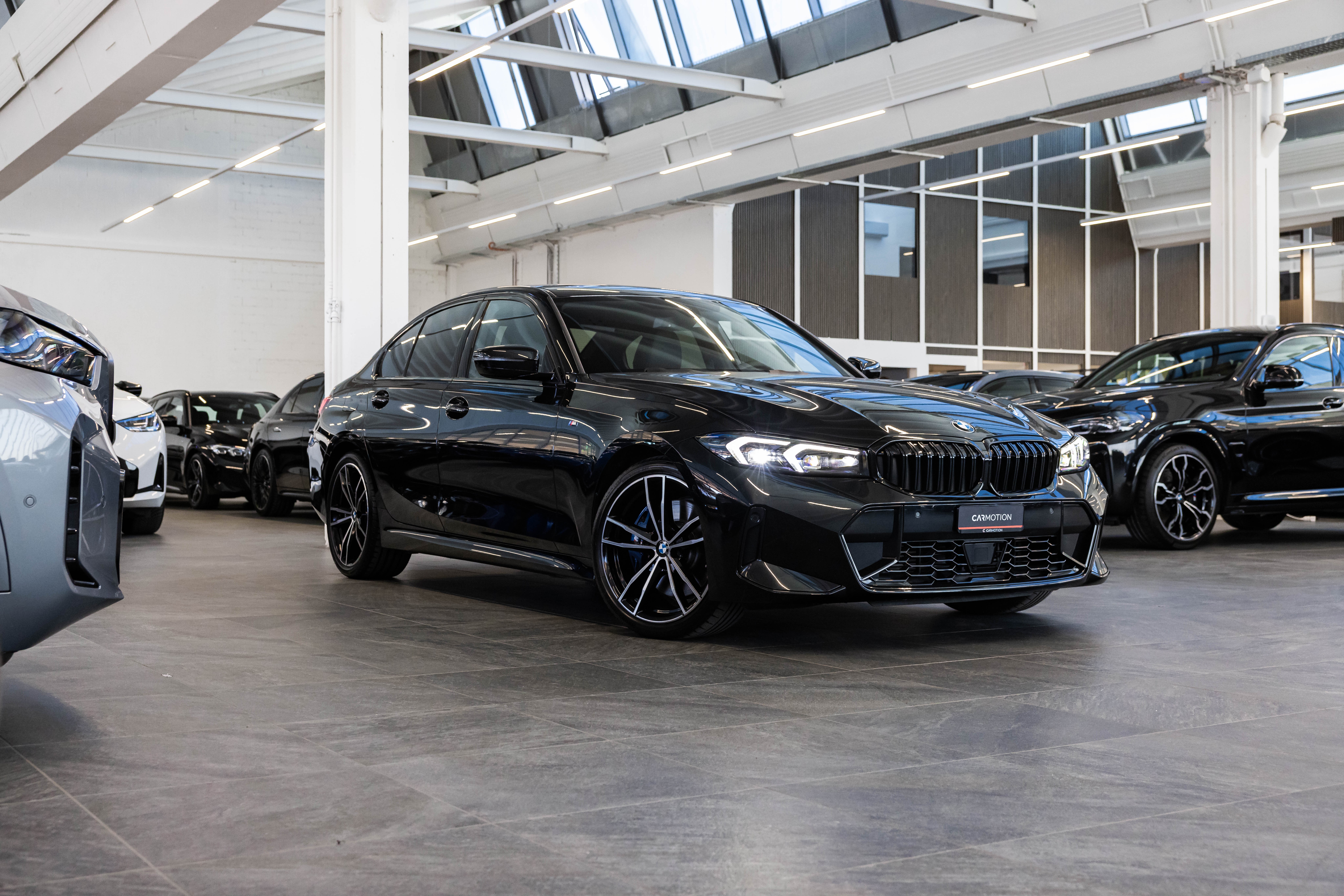 330d xDrive SAG / M Sport Pro / Glasdach / Rückfahrkamera / Head-Up Dispplay