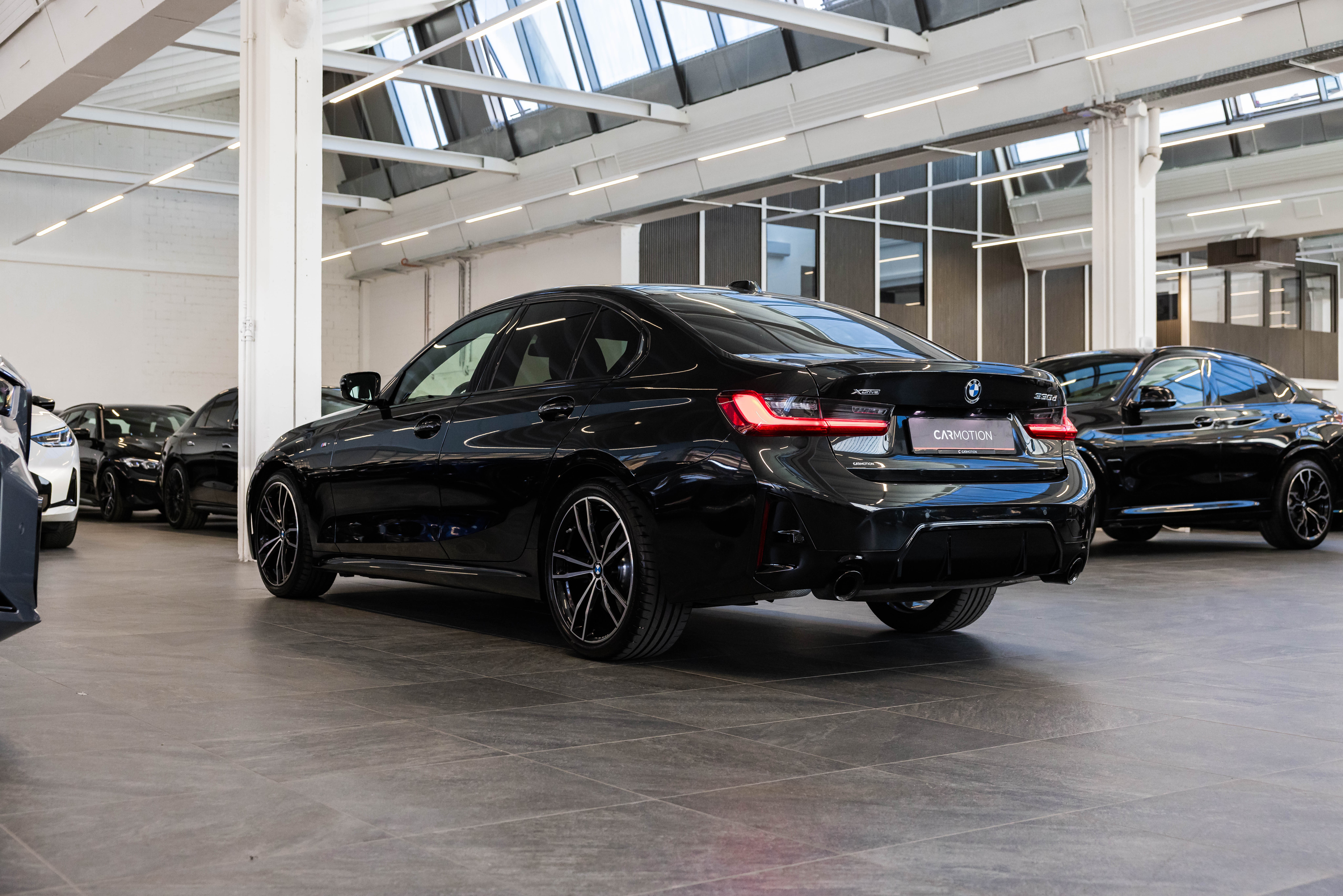 330d xDrive SAG / M Sport Pro / Glasdach / Rückfahrkamera / Head-Up Dispplay