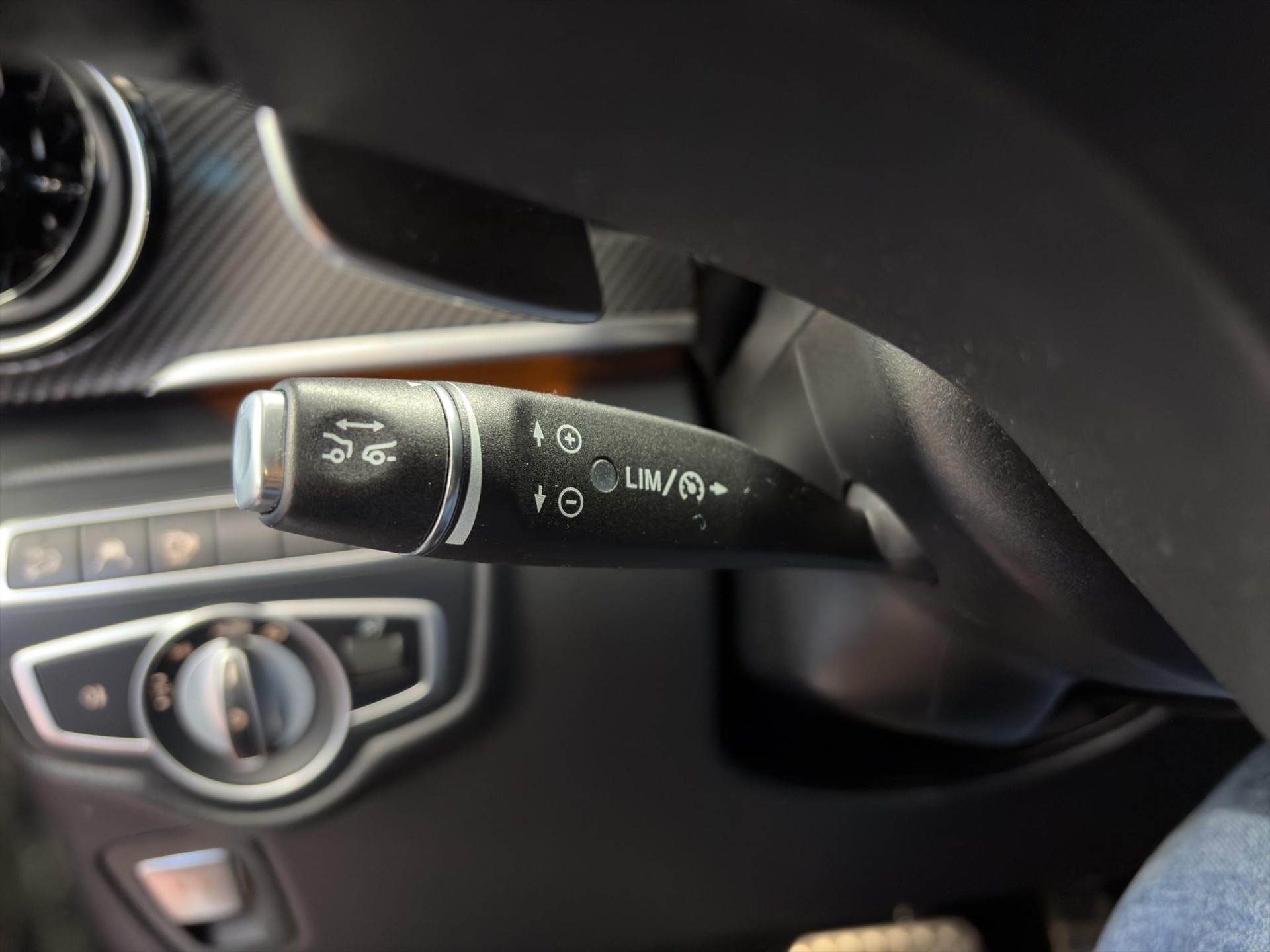 MERCEDES-BENZ V 300 d Swiss Ed lang 4matic Van - 12