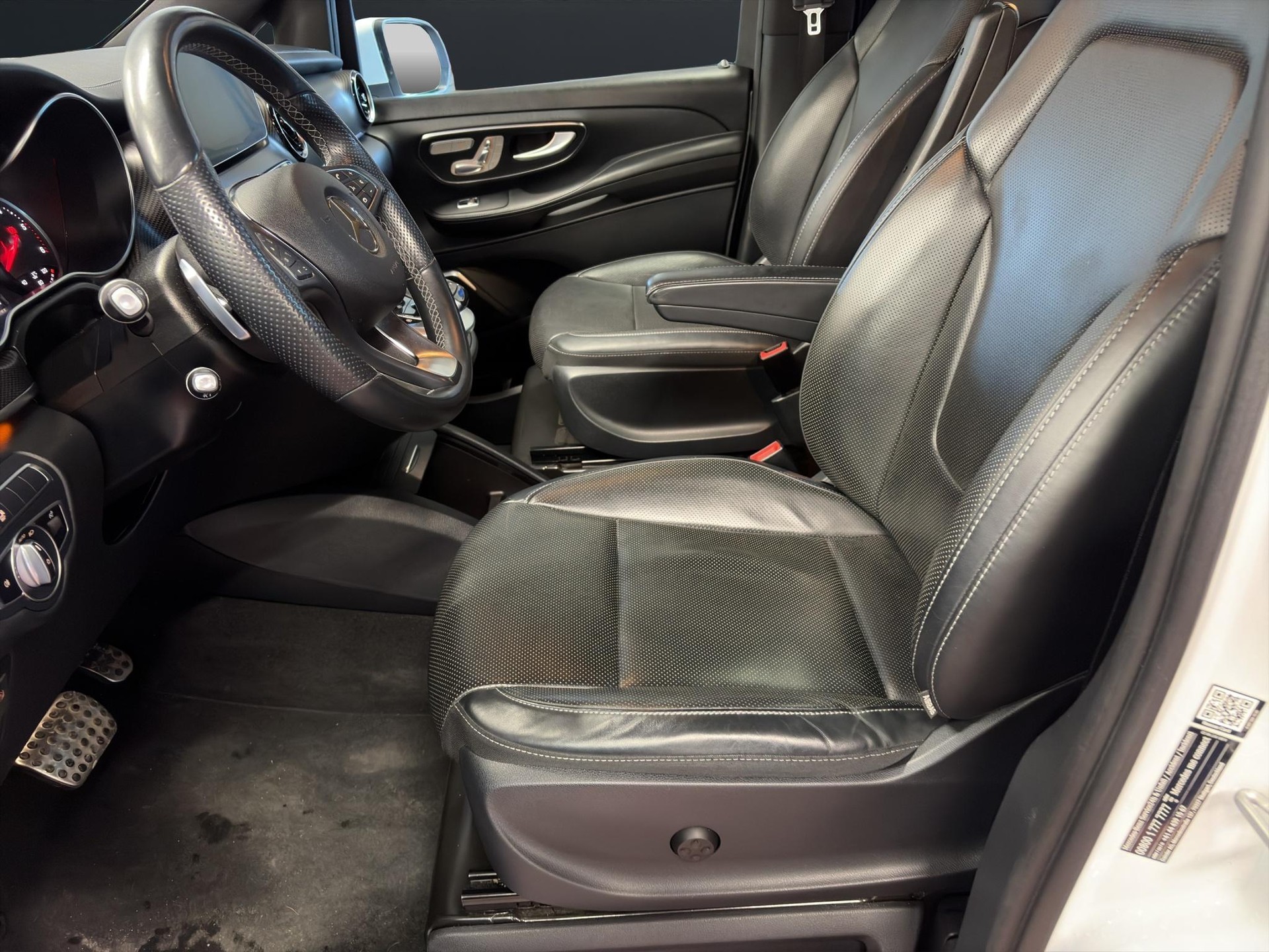 MERCEDES-BENZ V 300 d Swiss Ed lang 4matic Van - 8