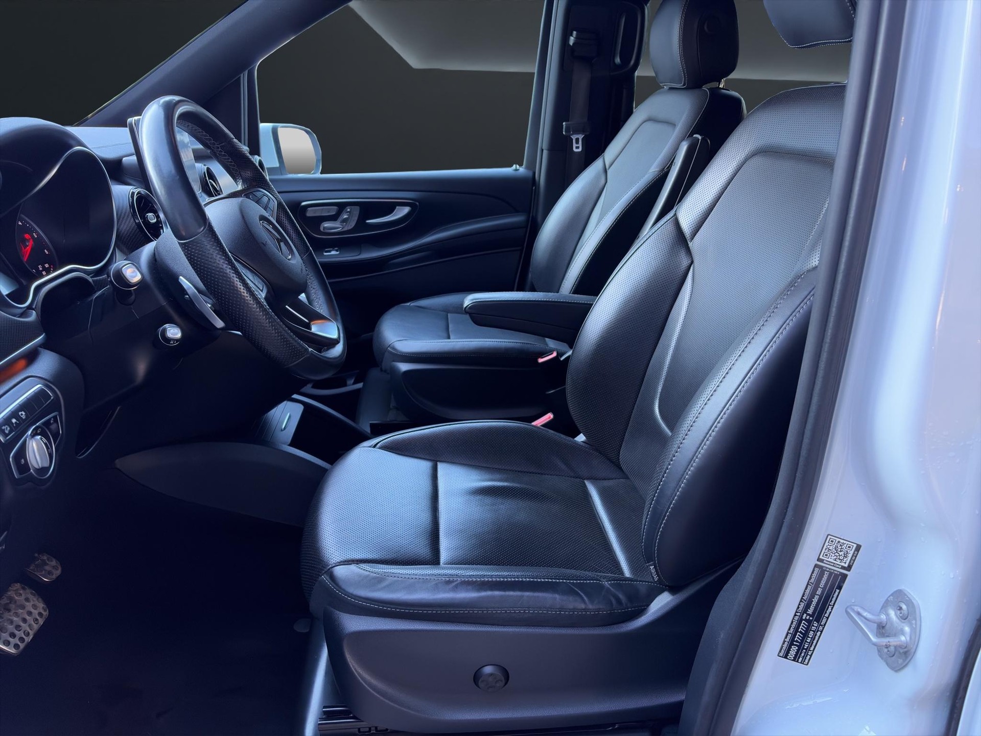 MERCEDES-BENZ V 300 d Swiss Ed lang 4matic Van - 6