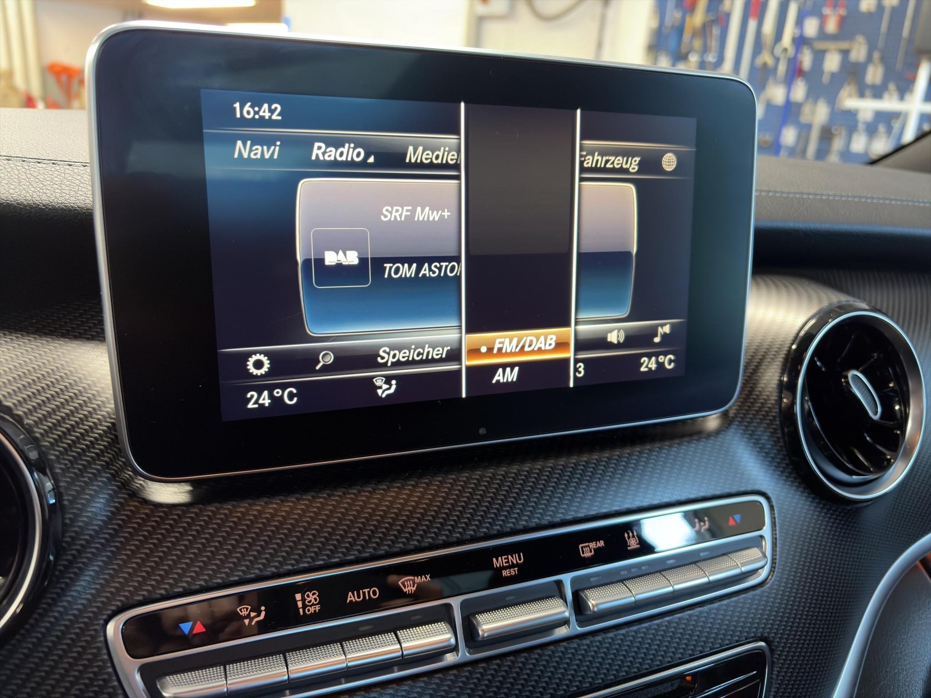 MERCEDES-BENZ V 300 d Swiss Ed lang 4matic Van - 14