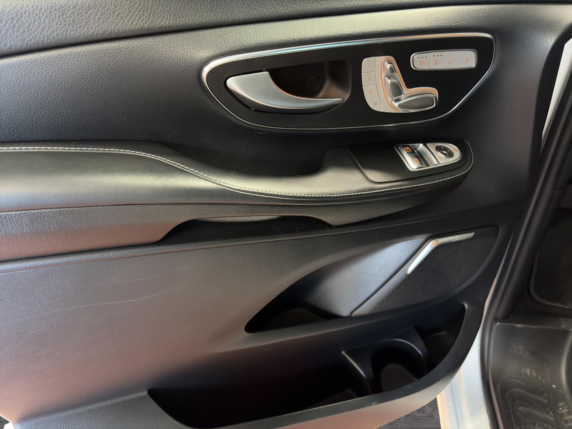 MERCEDES-BENZ V 300 d Swiss Ed lang 4matic Van - 11