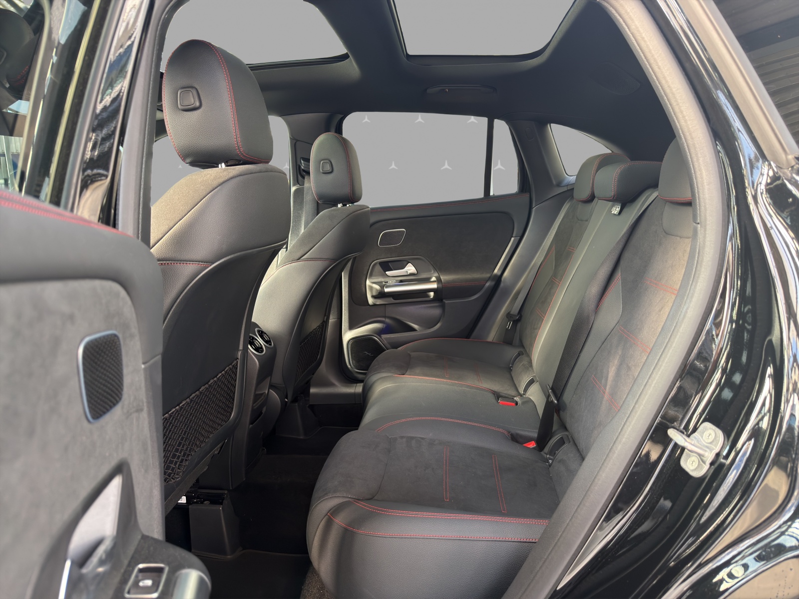 MERCEDES-BENZ GLA 250 4Matic 8G-DCT - 14