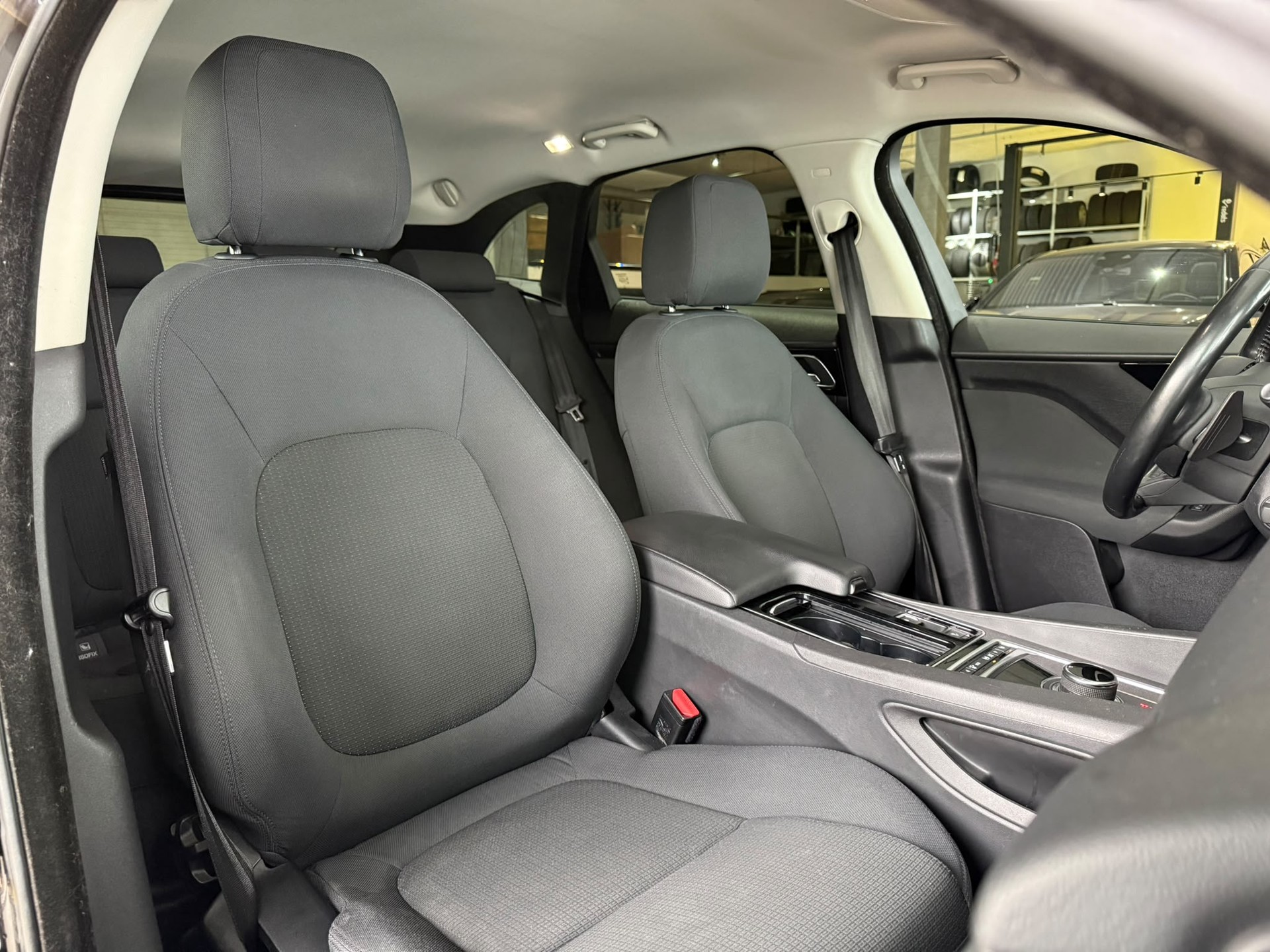 JAGUAR F-Pace 2.0d Pure AWD Automatik - 12