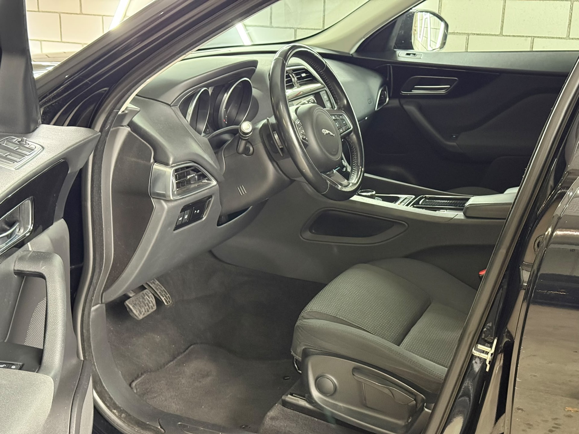 JAGUAR F-Pace 2.0d Pure AWD Automatik - 5