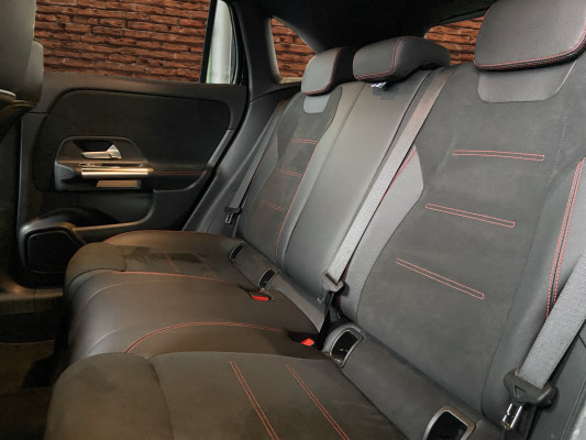 MERCEDES-BENZ GLA 250e AMG Line 8G-DCT - 13