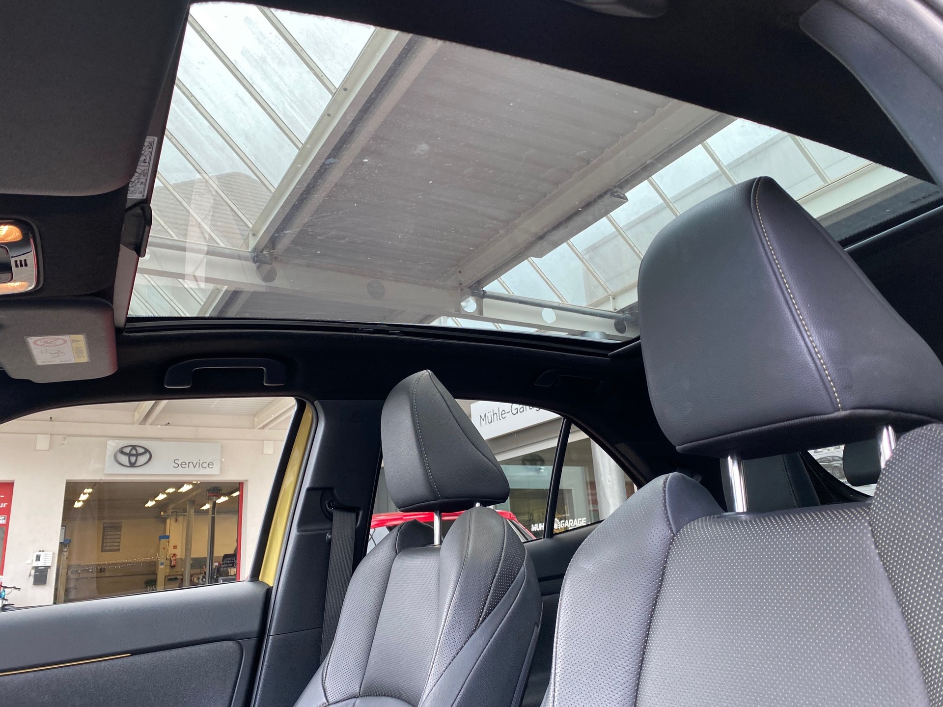 TOYOTA Yaris Cross 1.5 Premiere Edition e-CVT AWDi - 4