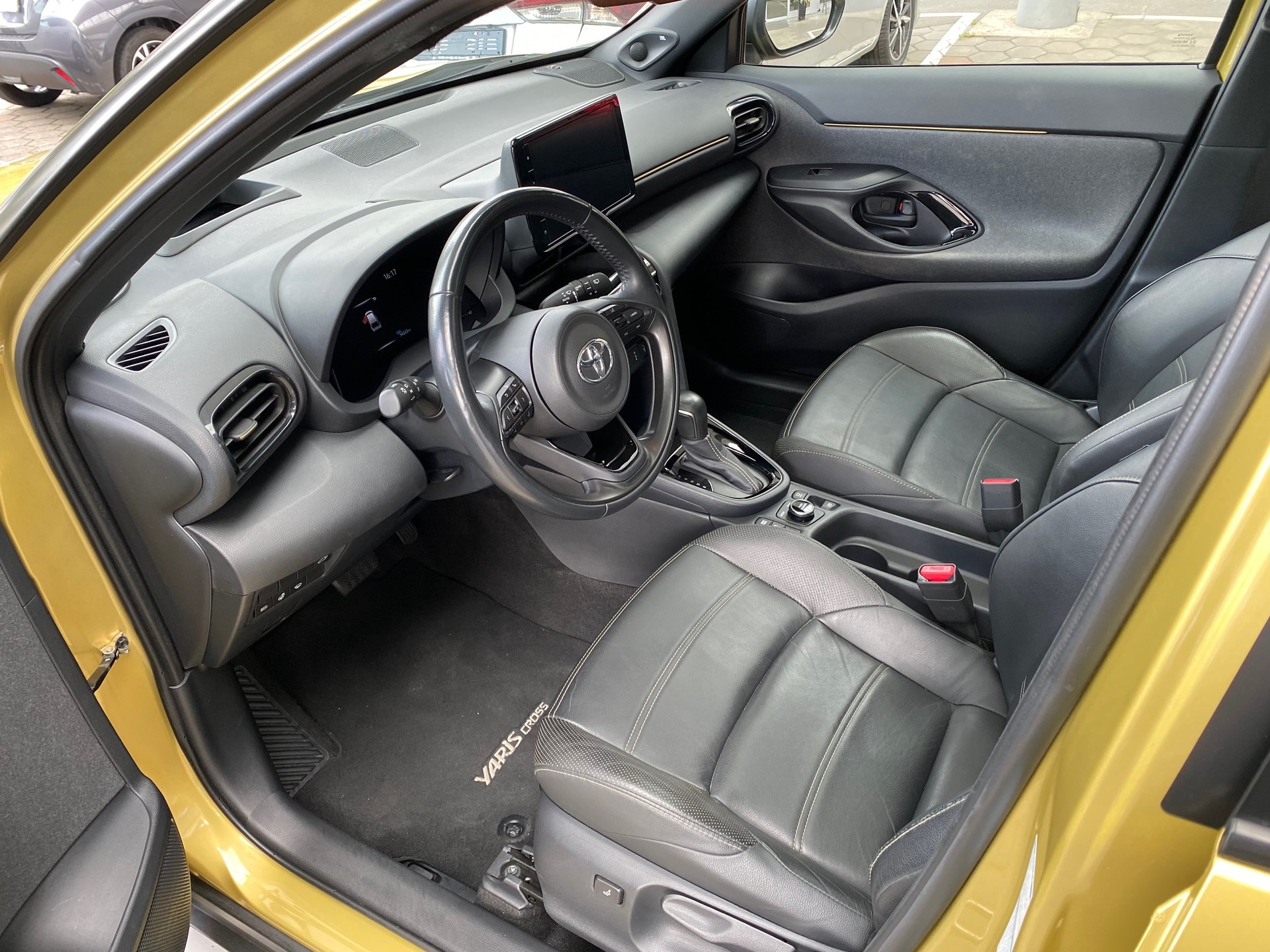 TOYOTA Yaris Cross 1.5 Premiere Edition e-CVT AWDi - 3