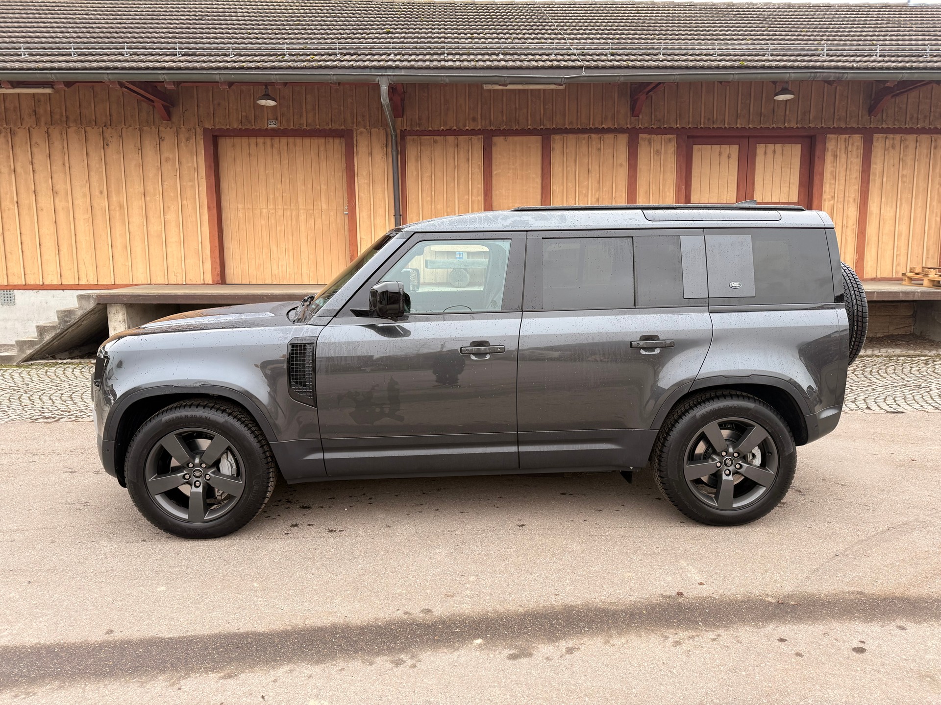 LAND ROVER Defender 110 3.0 D I6 300 S AWD AT8 - 2