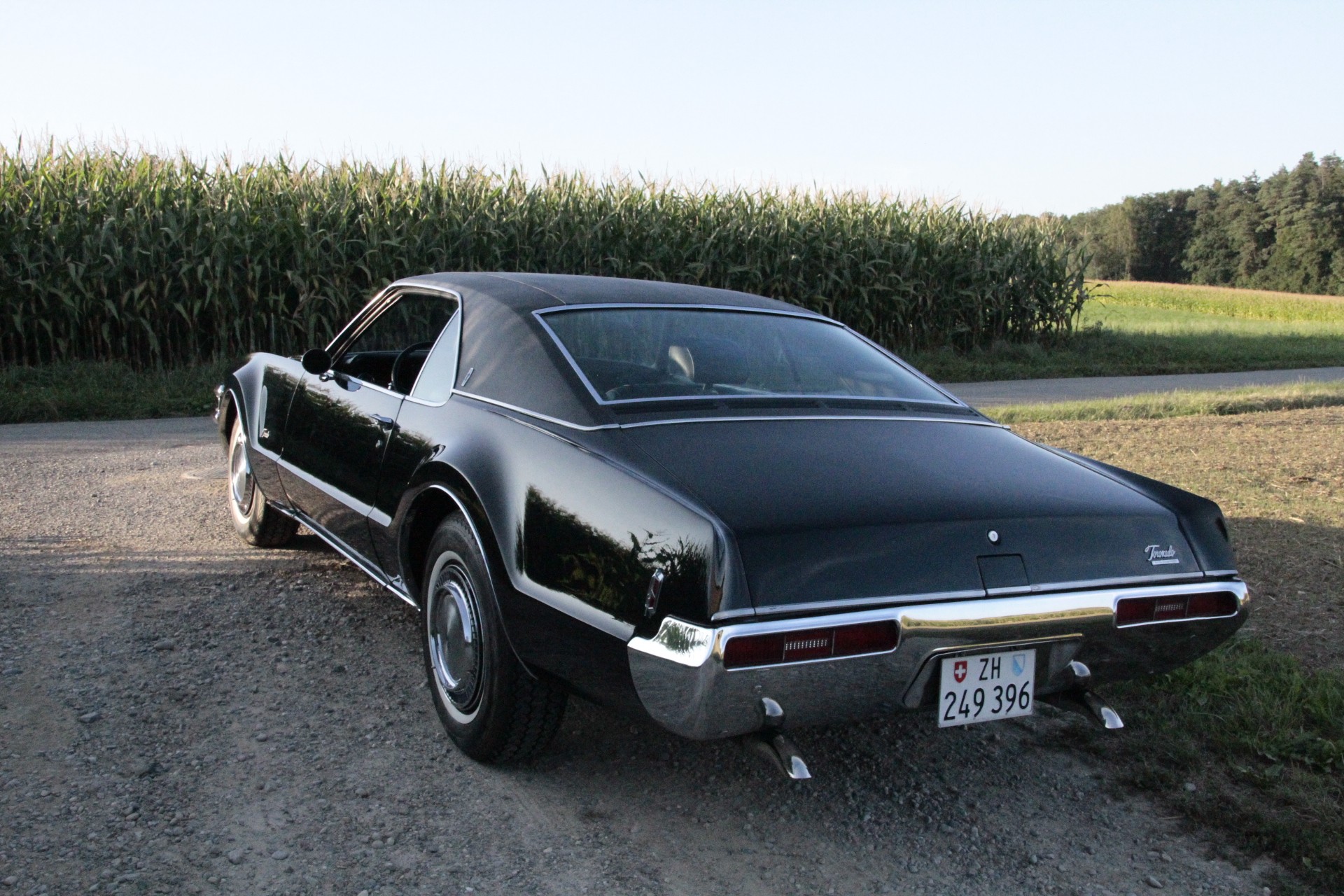 OLDSMOBILE TORONADO - 4