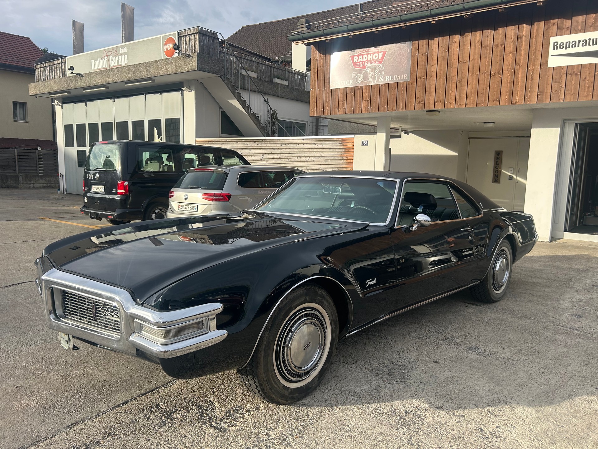 OLDSMOBILE TORONADO - 2