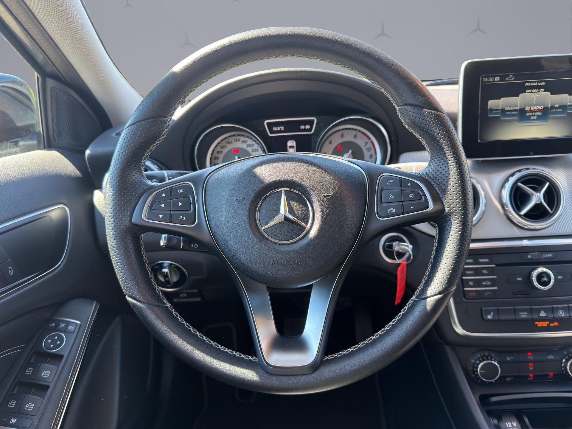 MERCEDES-BENZ GLA 200 Urban - 12