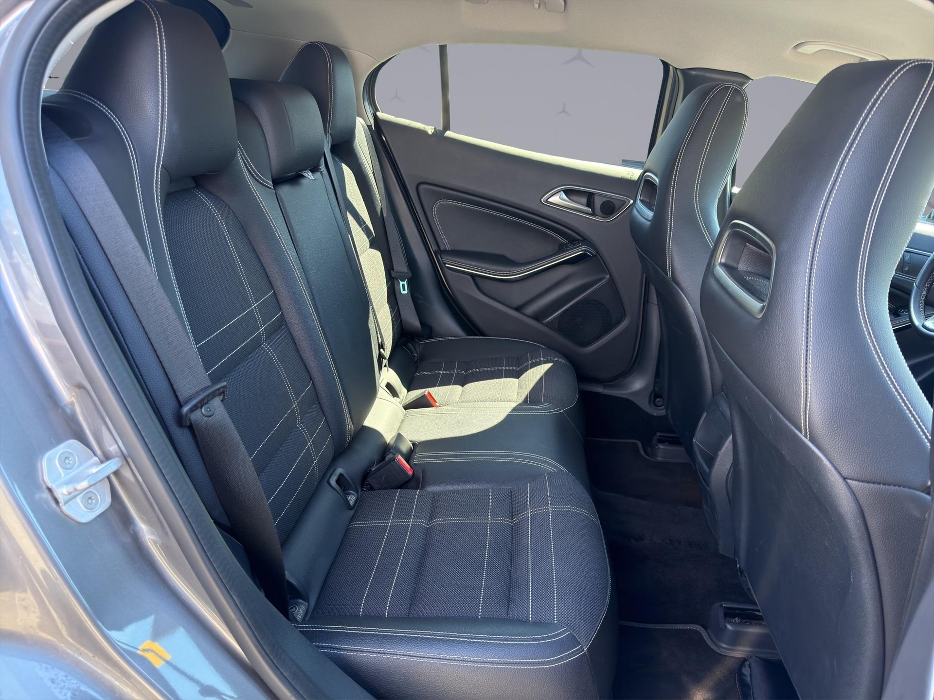 MERCEDES-BENZ GLA 200 Urban - 16