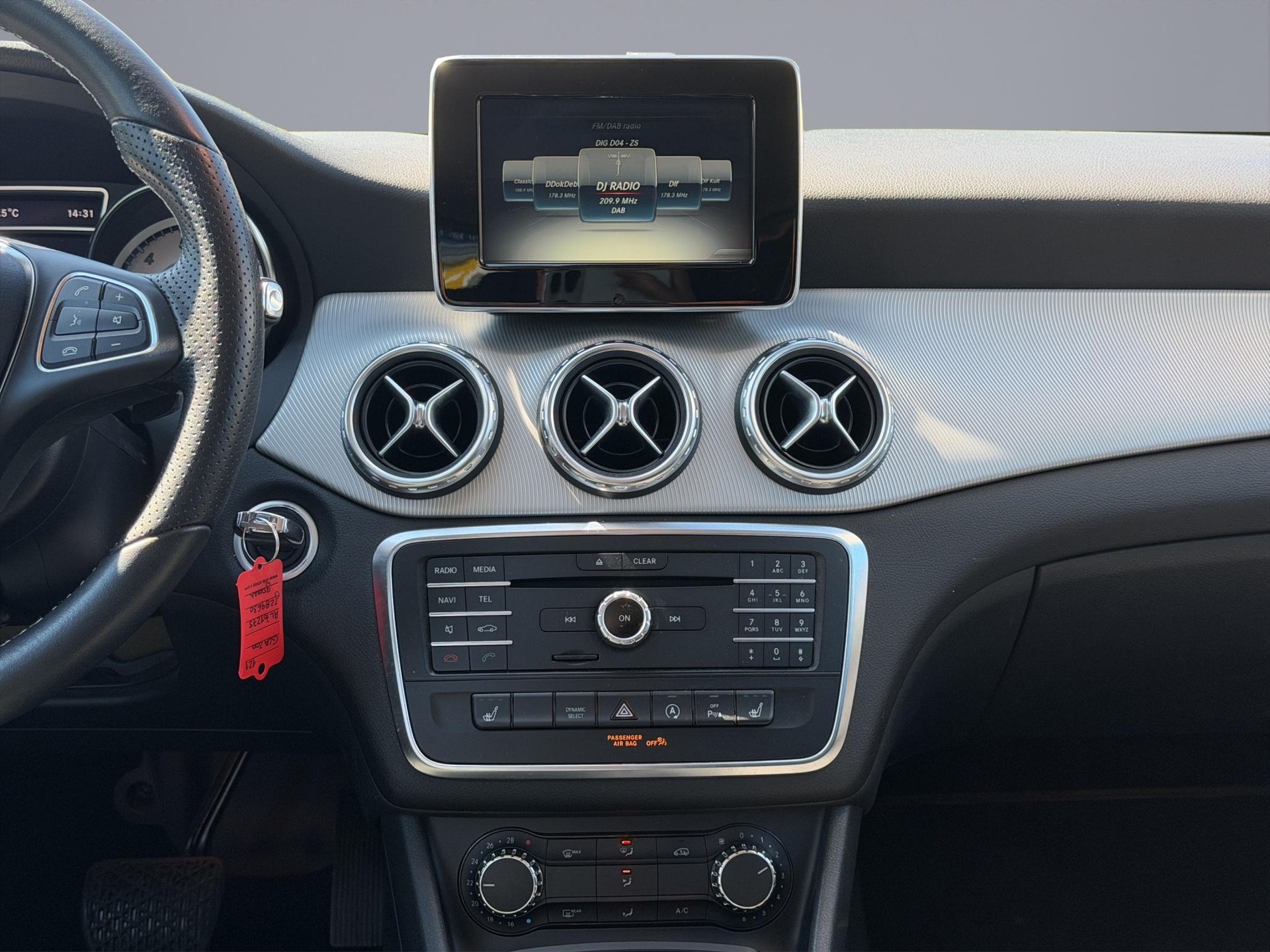 MERCEDES-BENZ GLA 200 Urban - 14