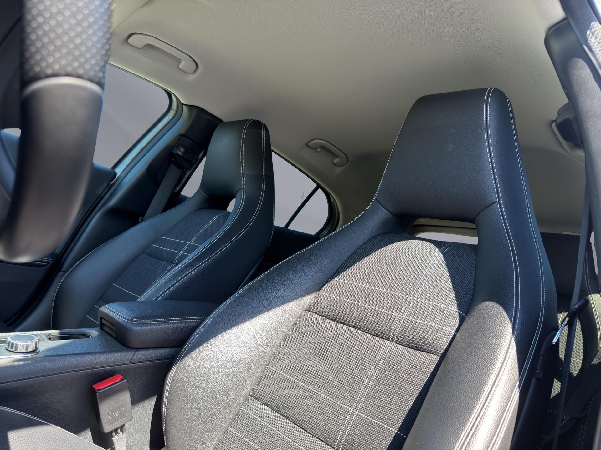 MERCEDES-BENZ GLA 200 Urban - 11