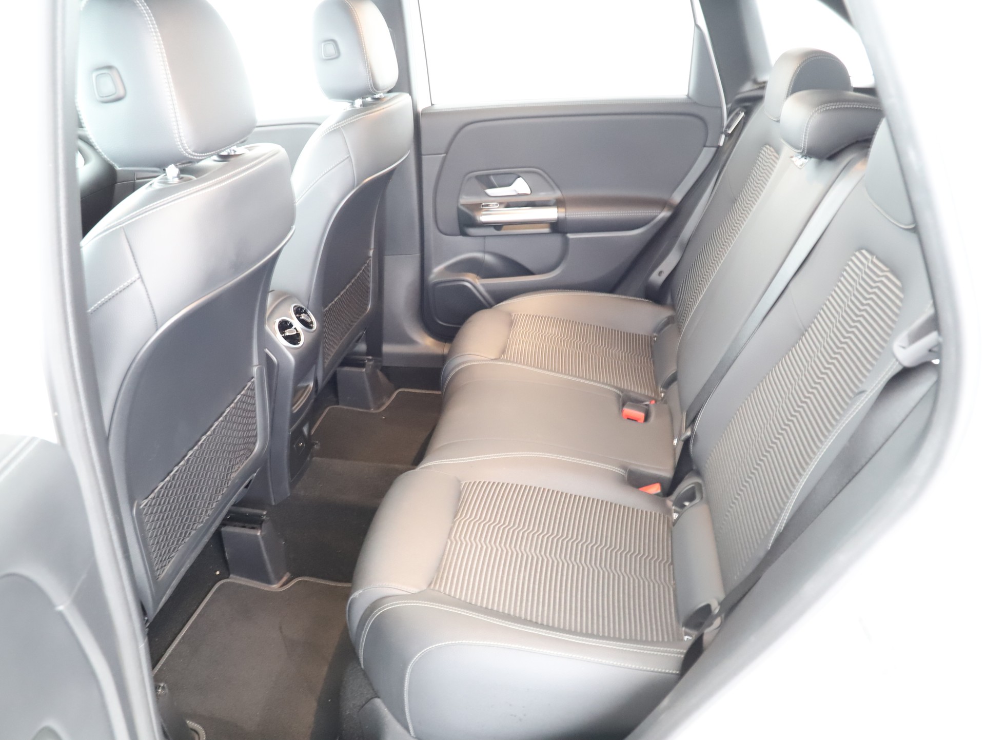 MERCEDES-BENZ B 220 d 4M Swiss Star - 12